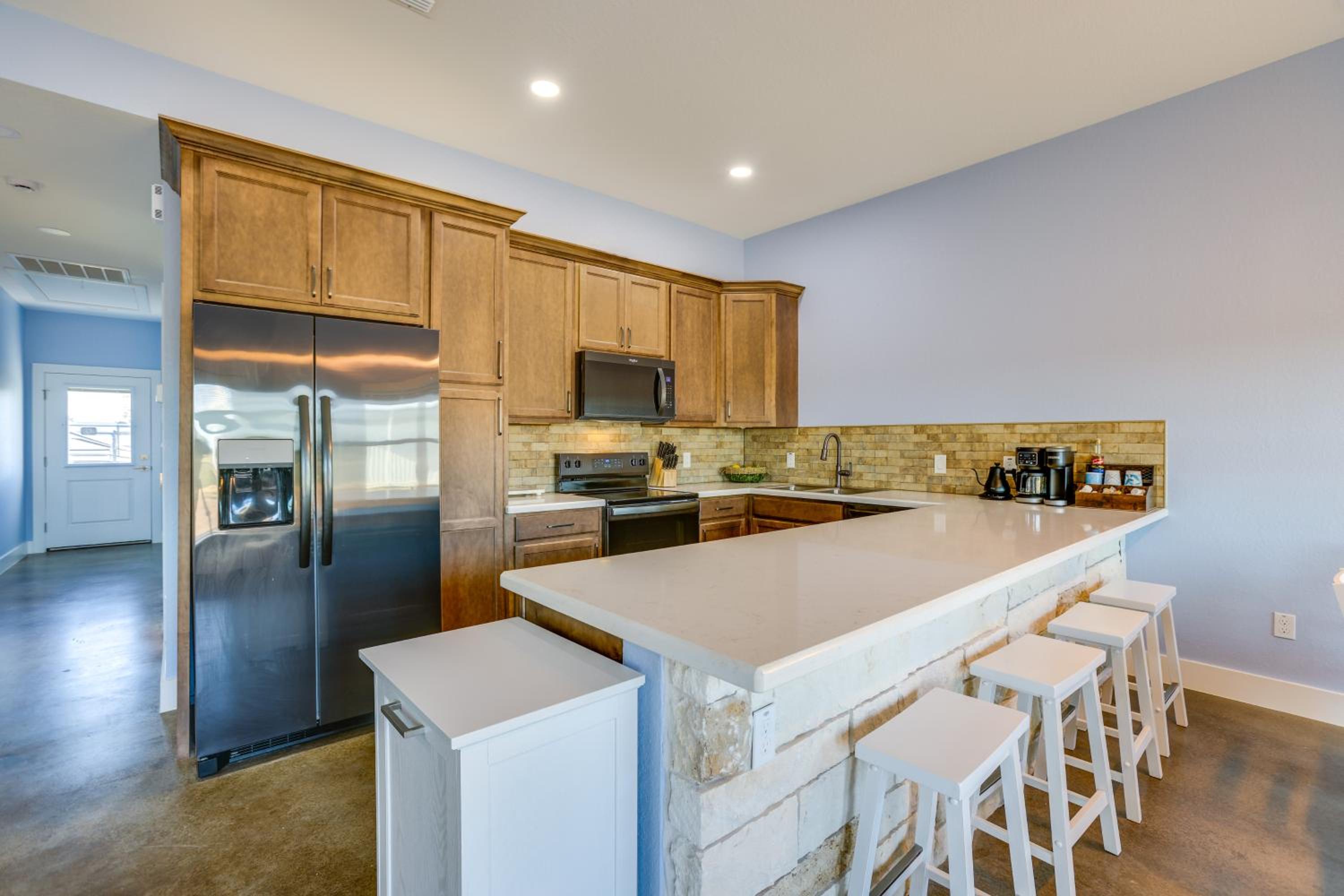 8 Mi to Gulf! Newly Built Townhome in Matagorda