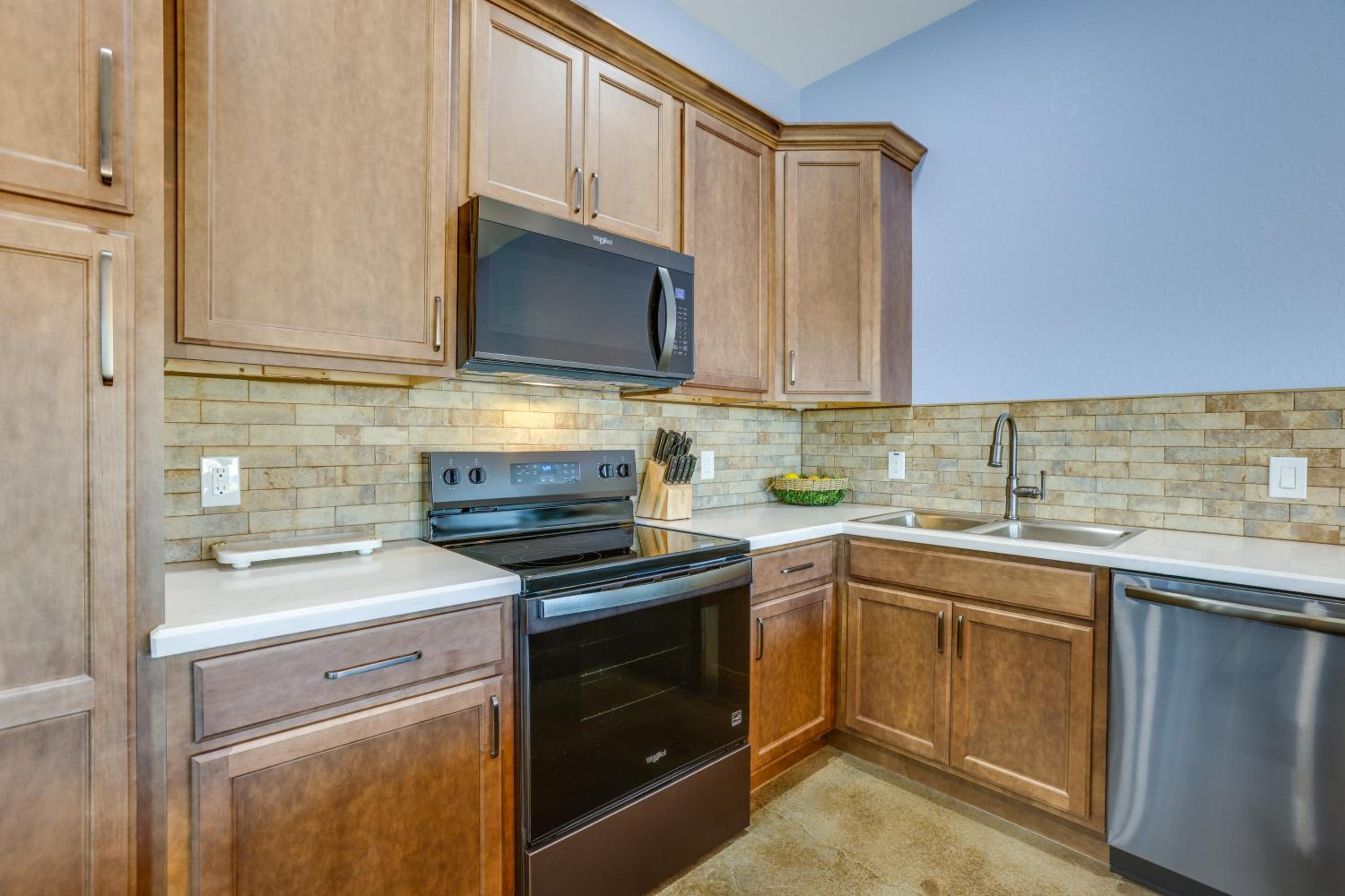 8 Mi to Gulf! Newly Built Townhome in Matagorda
