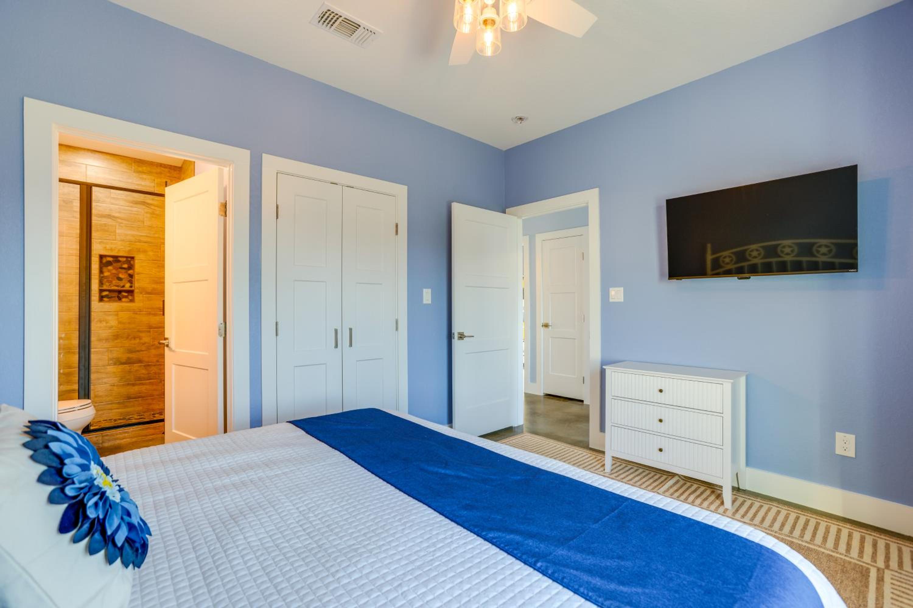 8 Mi to Gulf! Newly Built Townhome in Matagorda