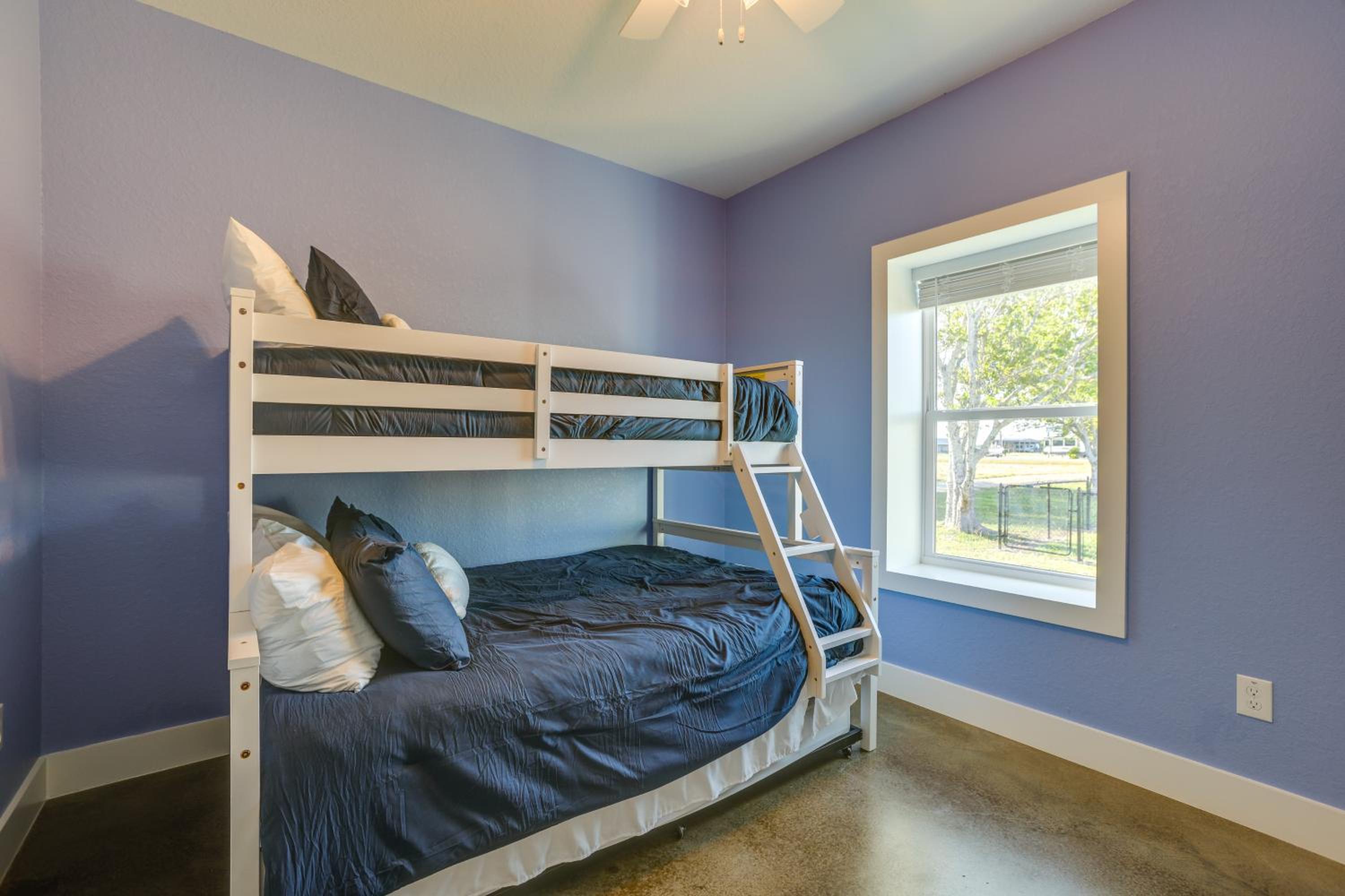 8 Mi to Gulf! Newly Built Townhome in Matagorda