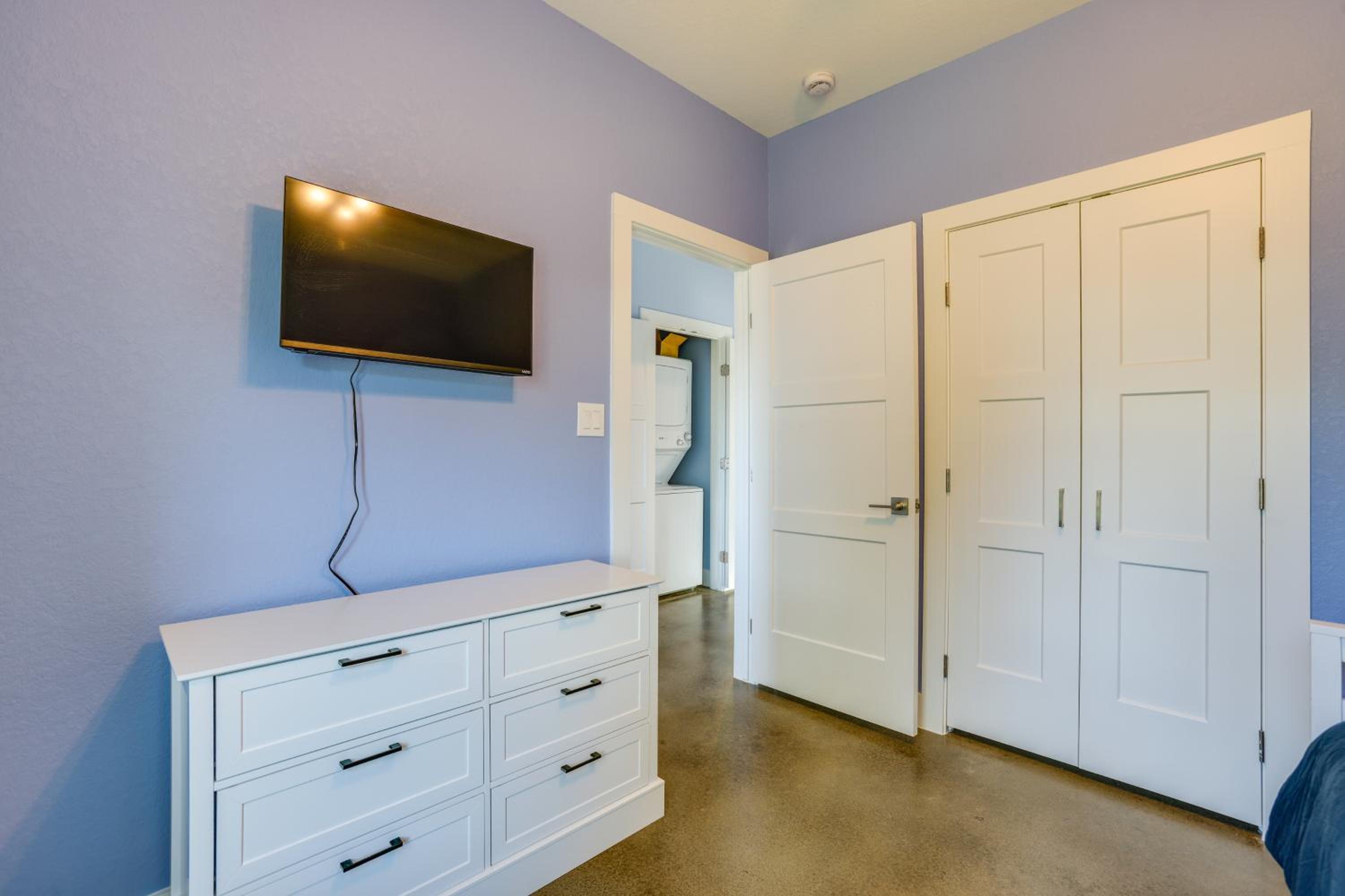 8 Mi to Gulf! Newly Built Townhome in Matagorda