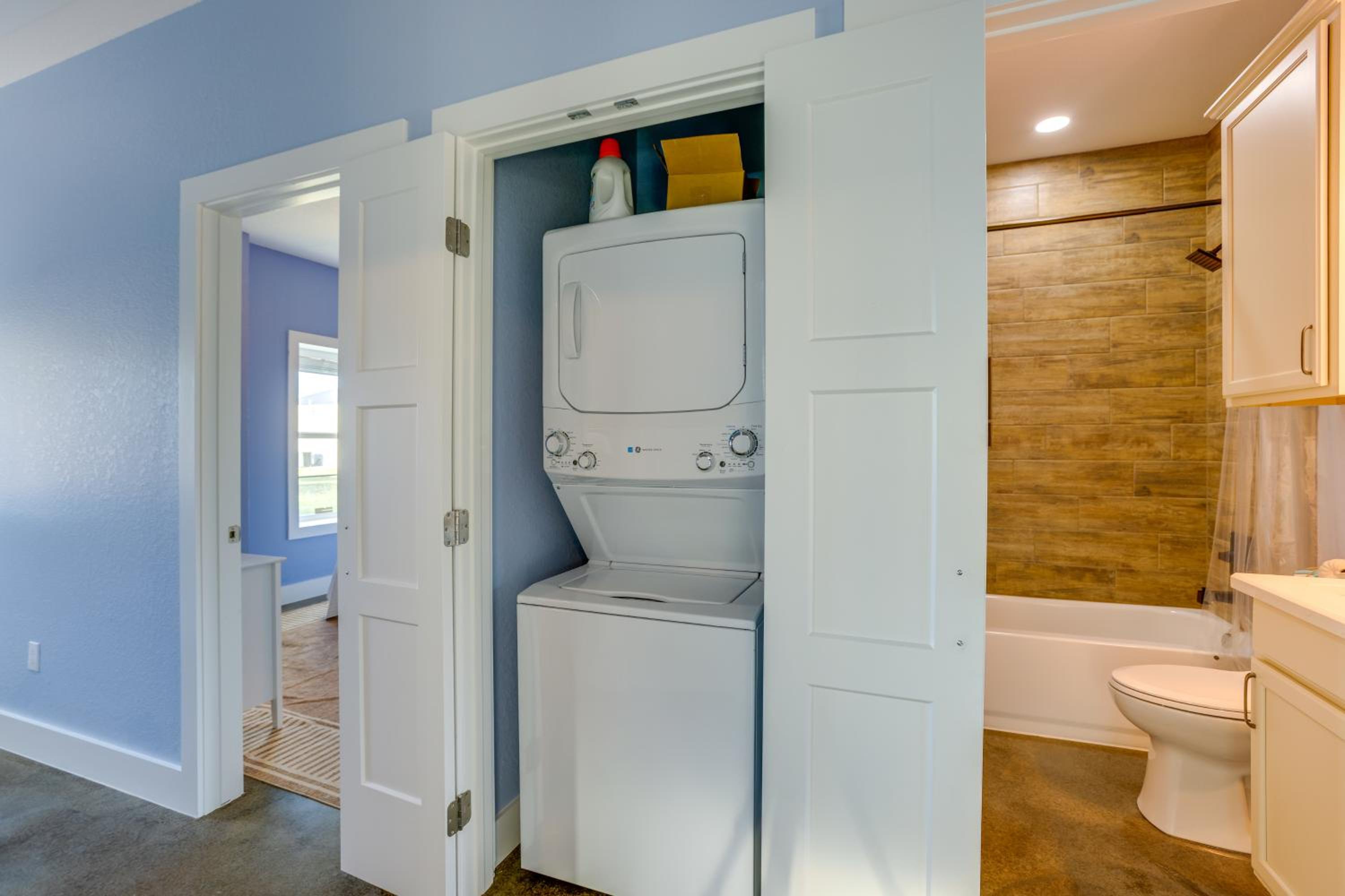 8 Mi to Gulf! Newly Built Townhome in Matagorda