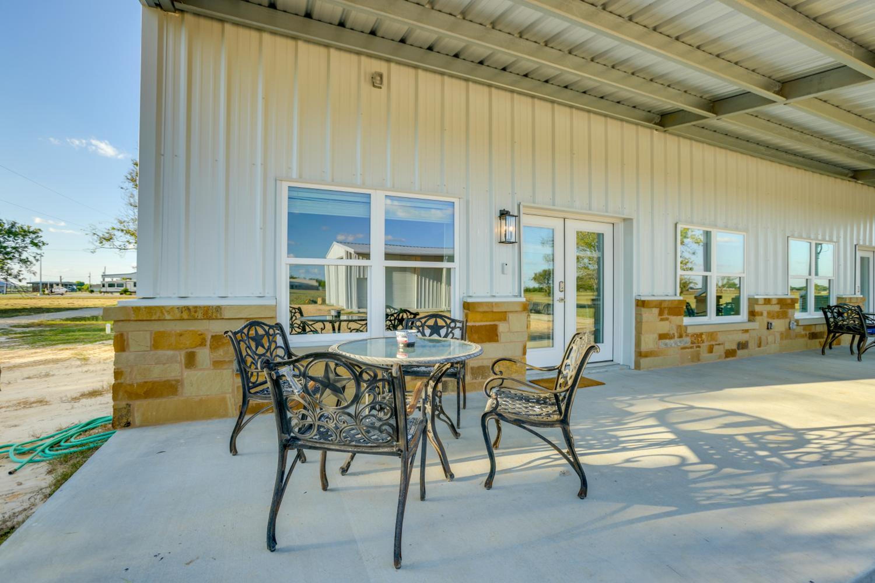 8 Mi to Gulf! Newly Built Townhome in Matagorda