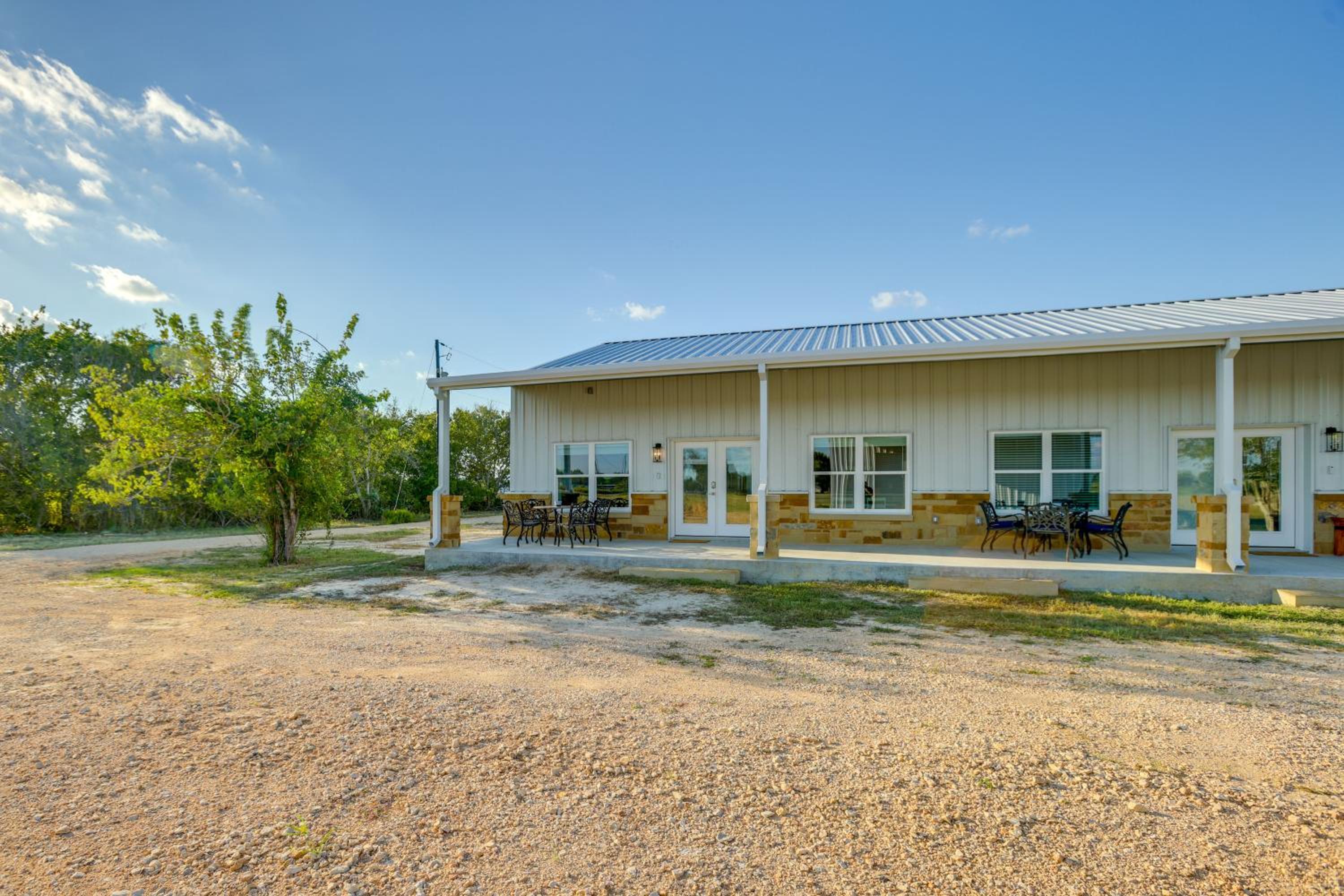 8 Mi to Gulf! Newly Built Townhome in Matagorda