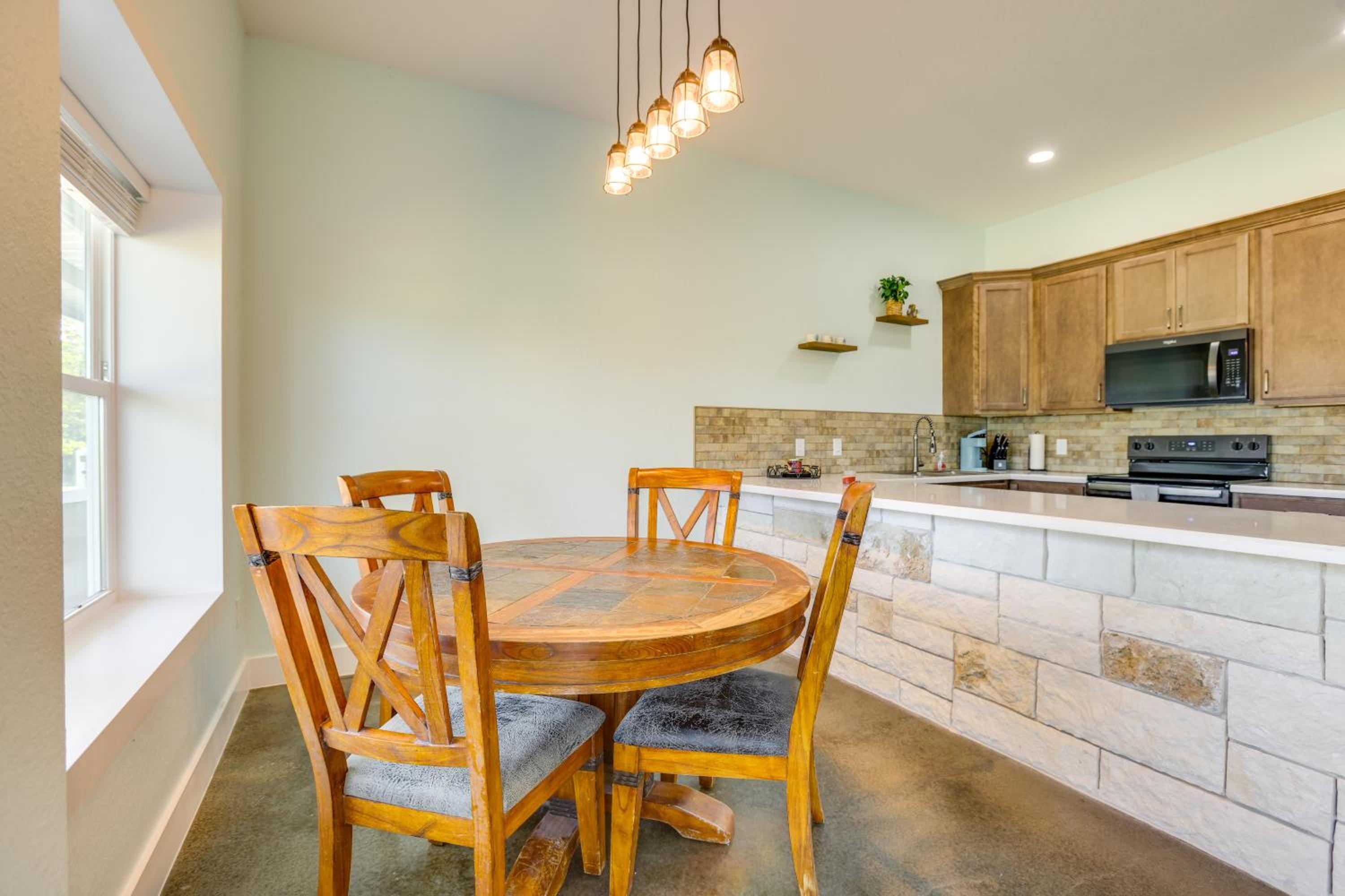 Anglers Paradise Townhome 2 Mi to Matagorda Bay