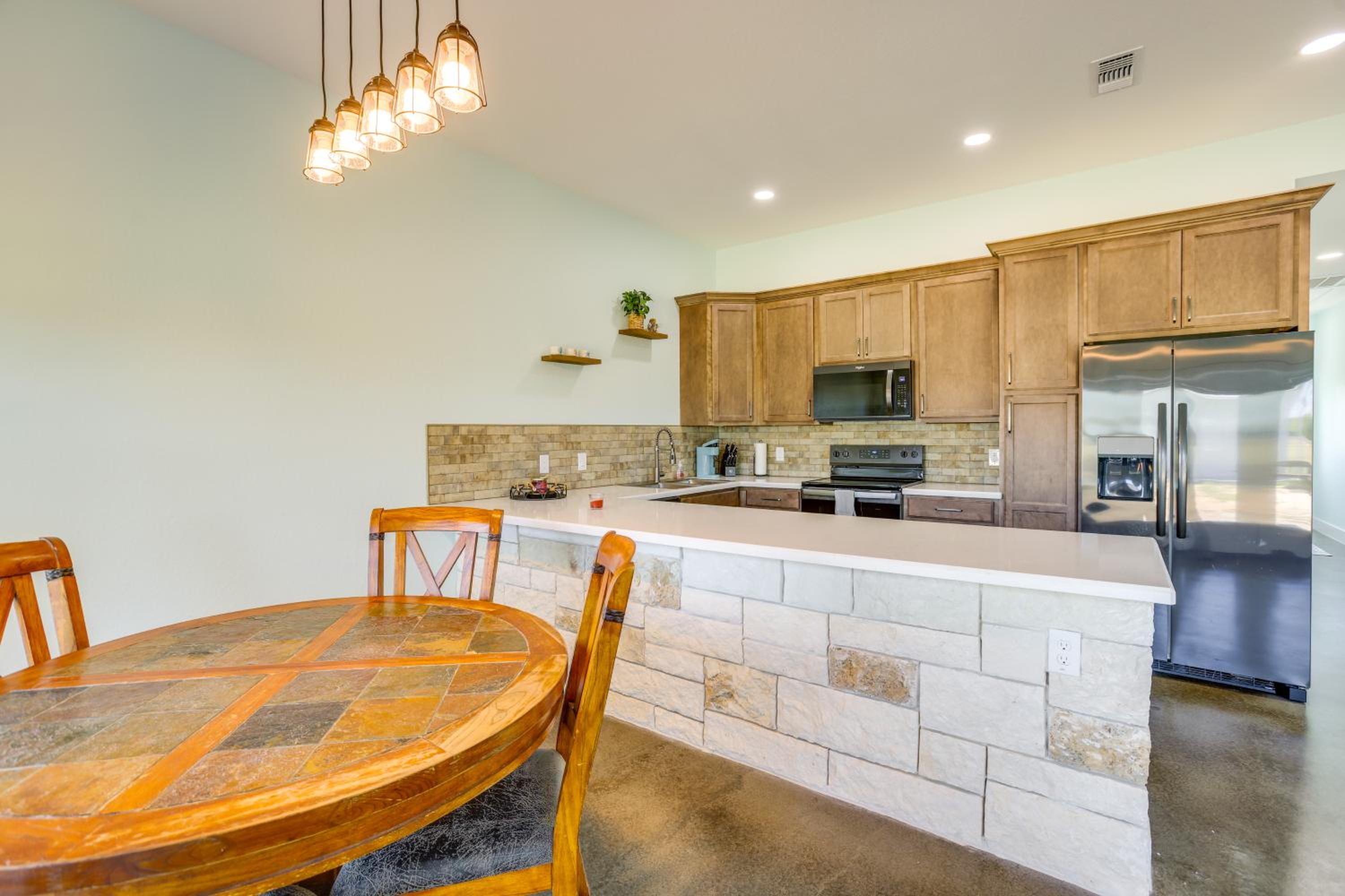 Anglers Paradise Townhome 2 Mi to Matagorda Bay