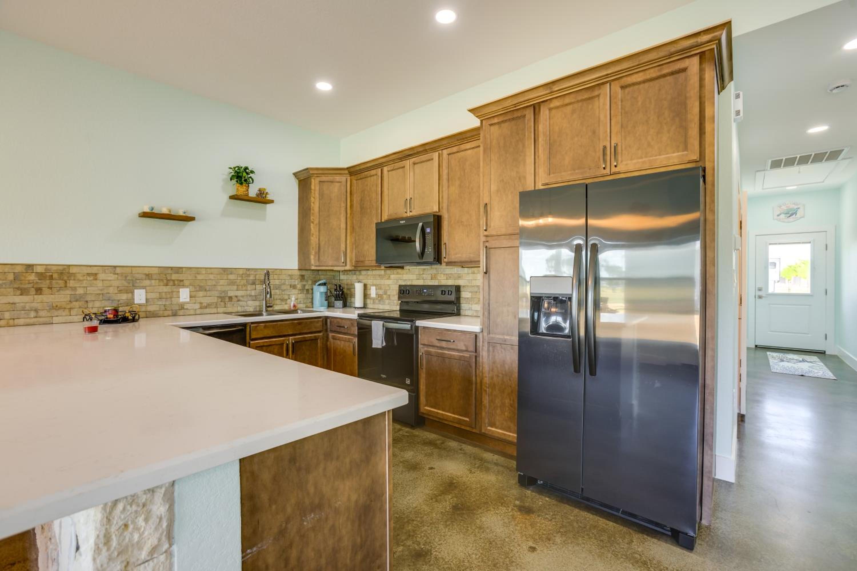 Anglers Paradise Townhome 2 Mi to Matagorda Bay