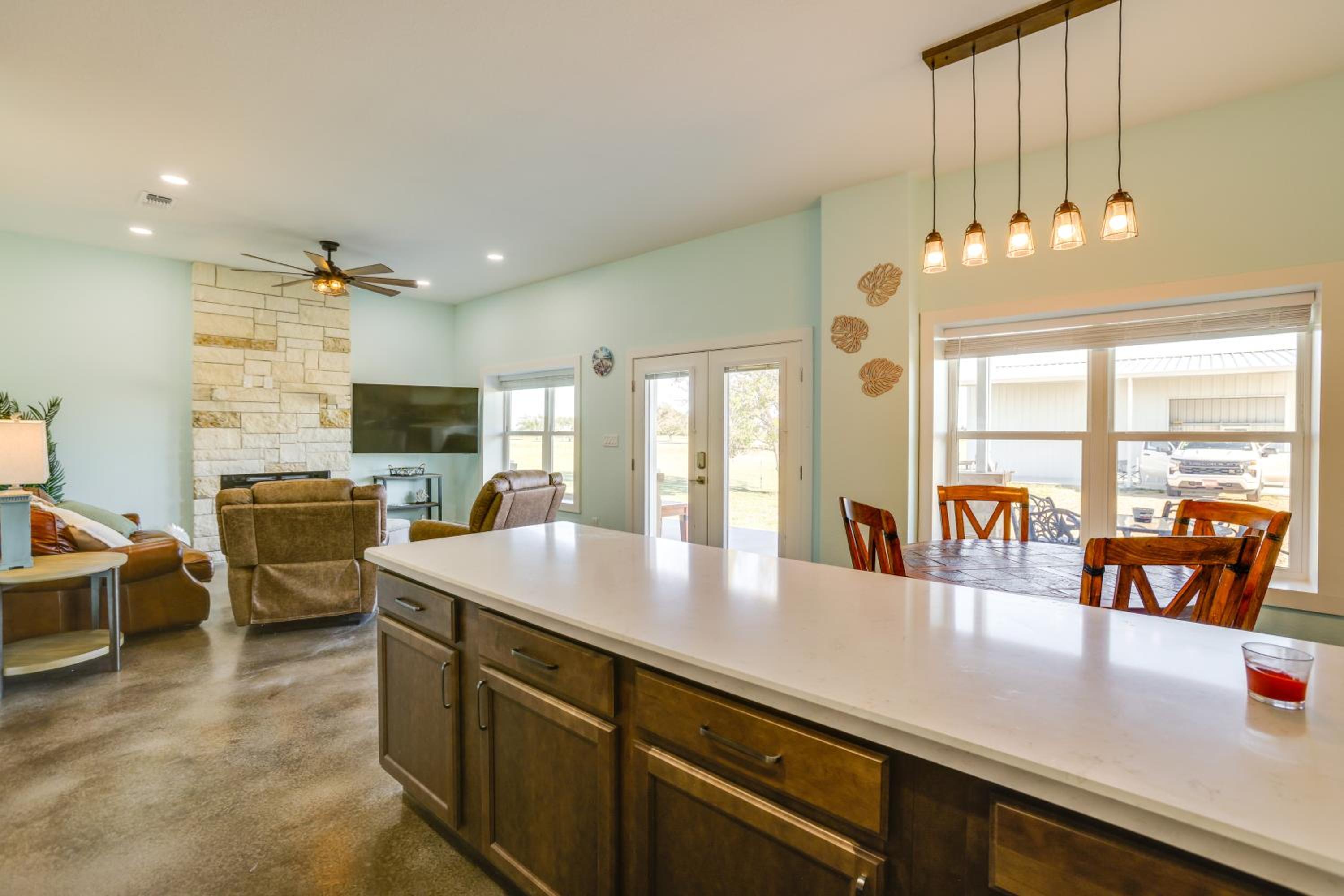 Anglers Paradise Townhome 2 Mi to Matagorda Bay