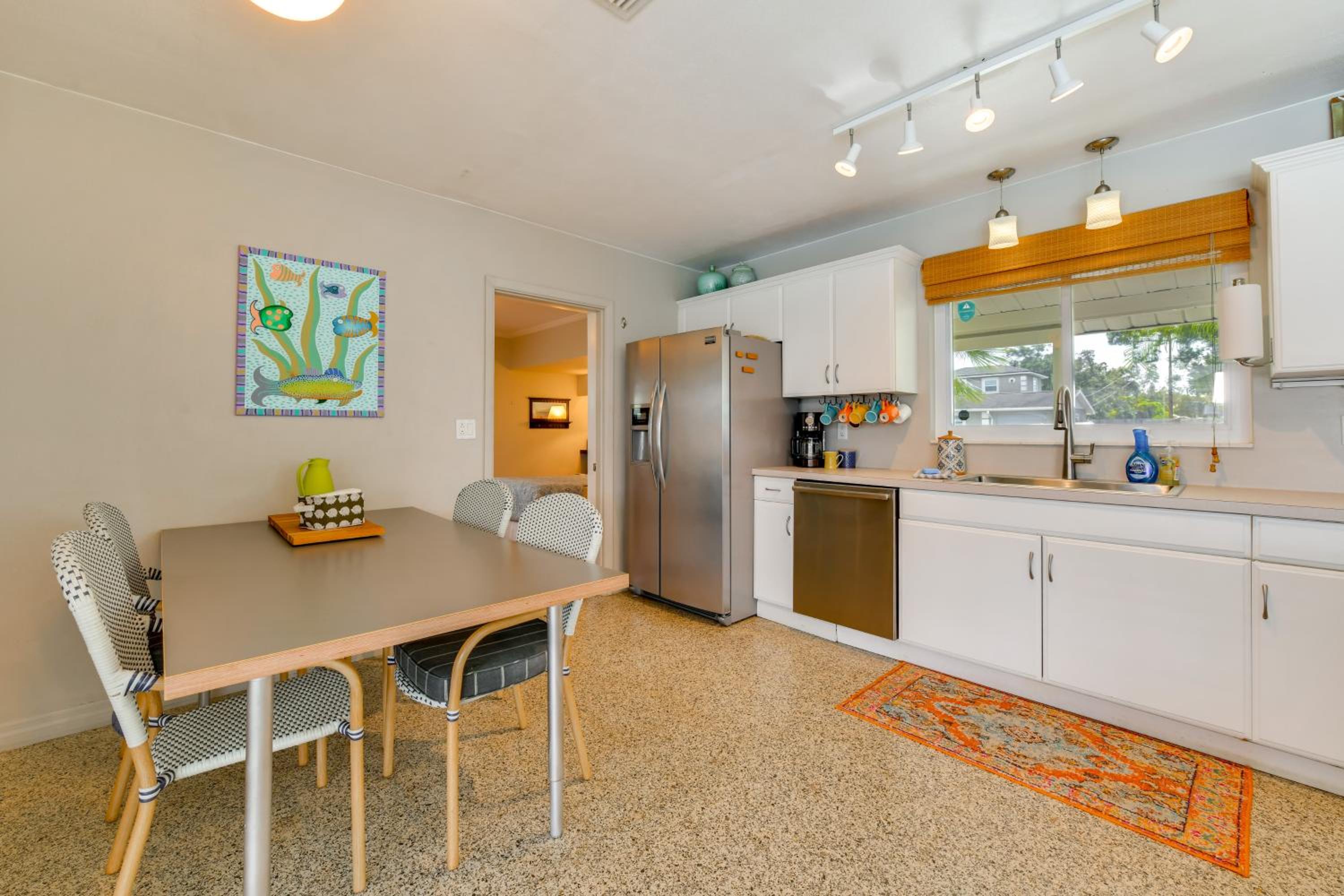 4 Mi to Siesta Key Beach! Home with Backyard Oasis