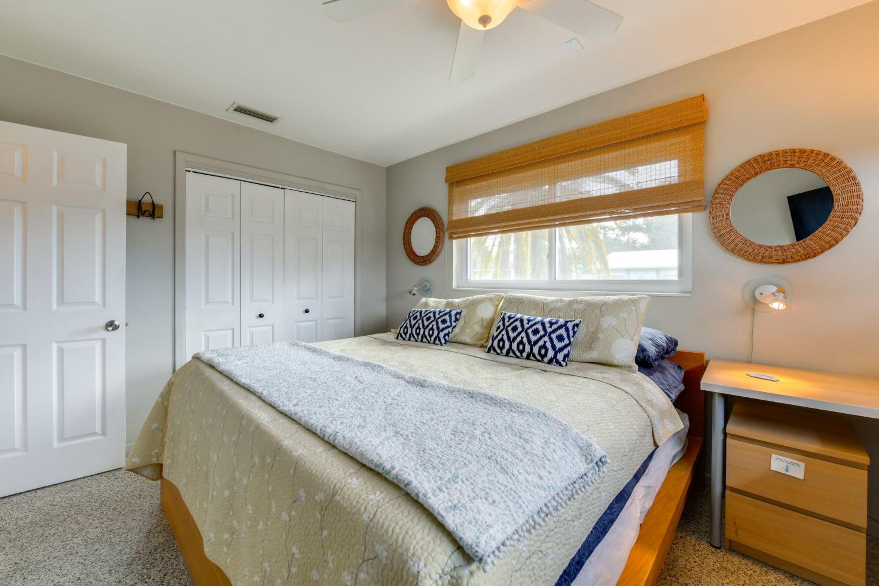 4 Mi to Siesta Key Beach! Home with Backyard Oasis