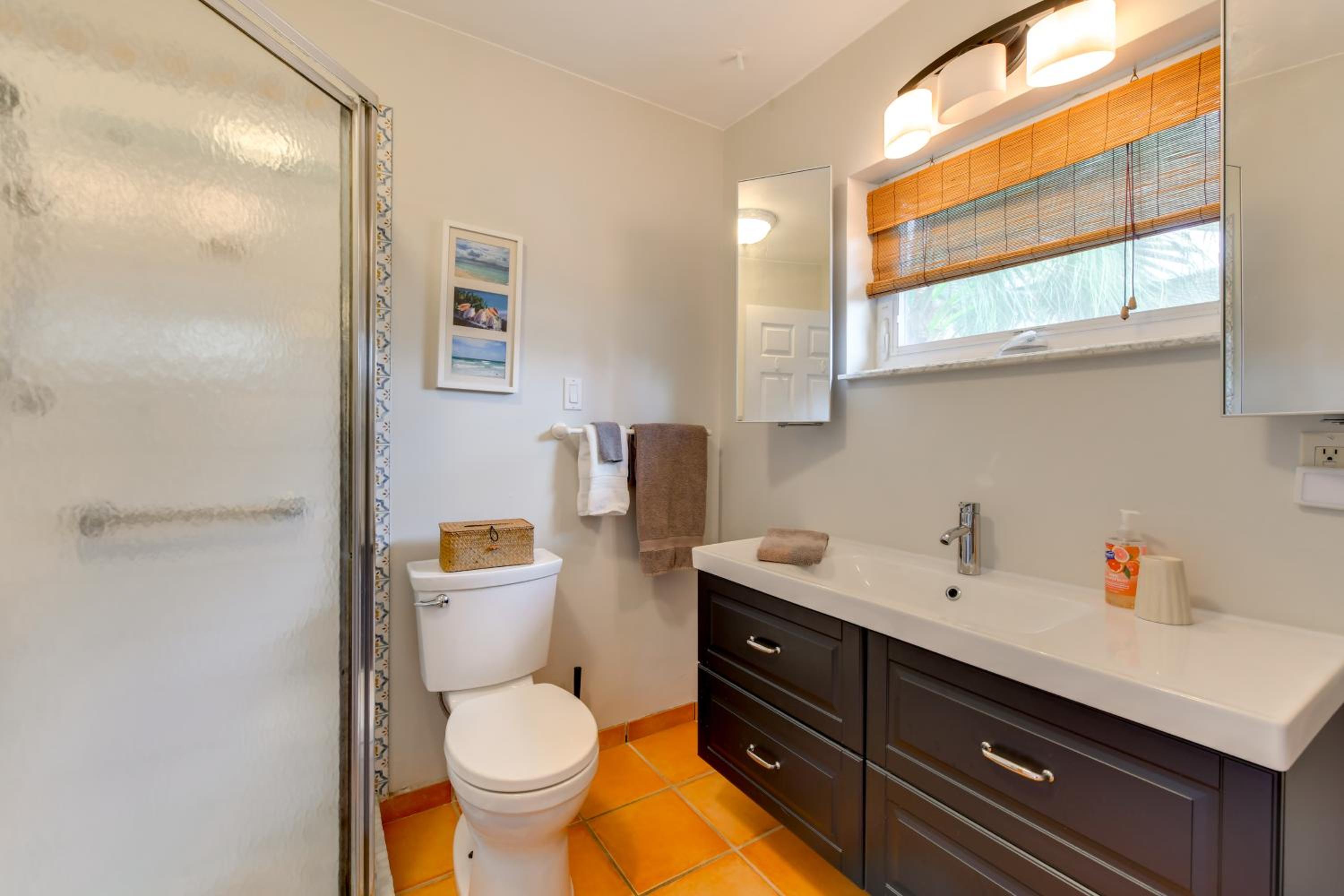 4 Mi to Siesta Key Beach! Home with Backyard Oasis