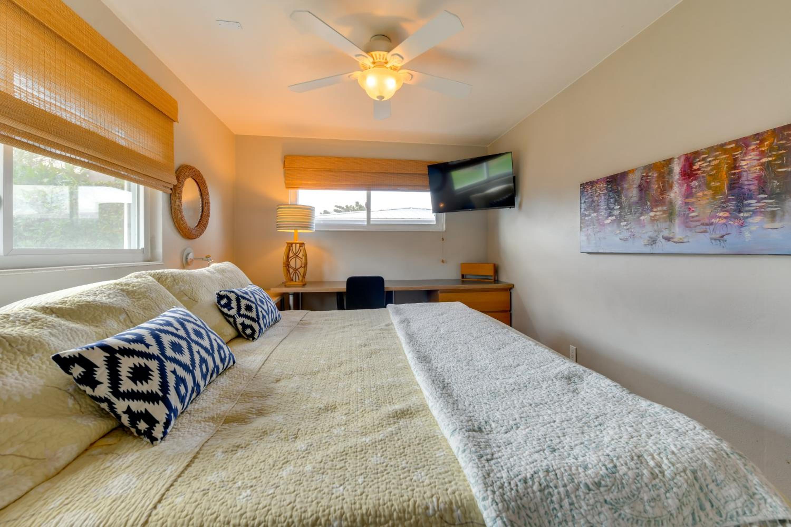 4 Mi to Siesta Key Beach! Home with Backyard Oasis
