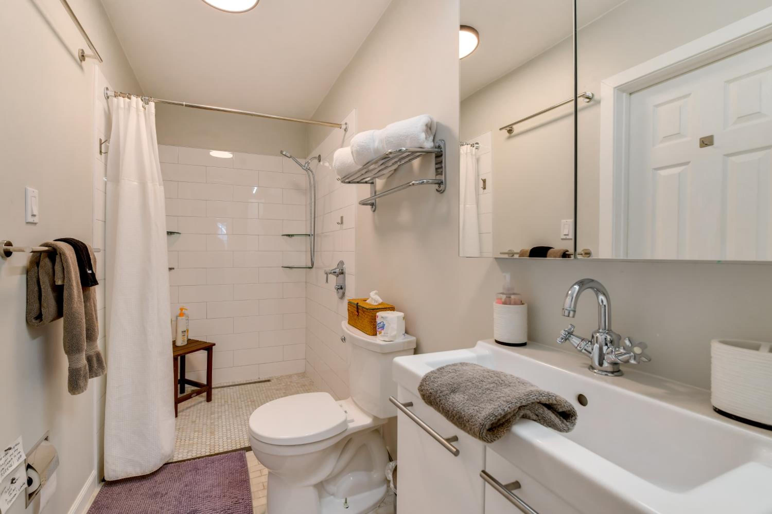 4 Mi to Siesta Key Beach! Home with Backyard Oasis