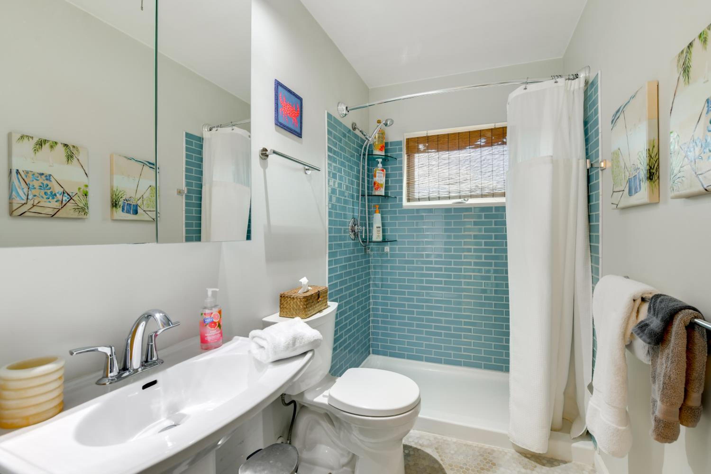 4 Mi to Siesta Key Beach! Home with Backyard Oasis
