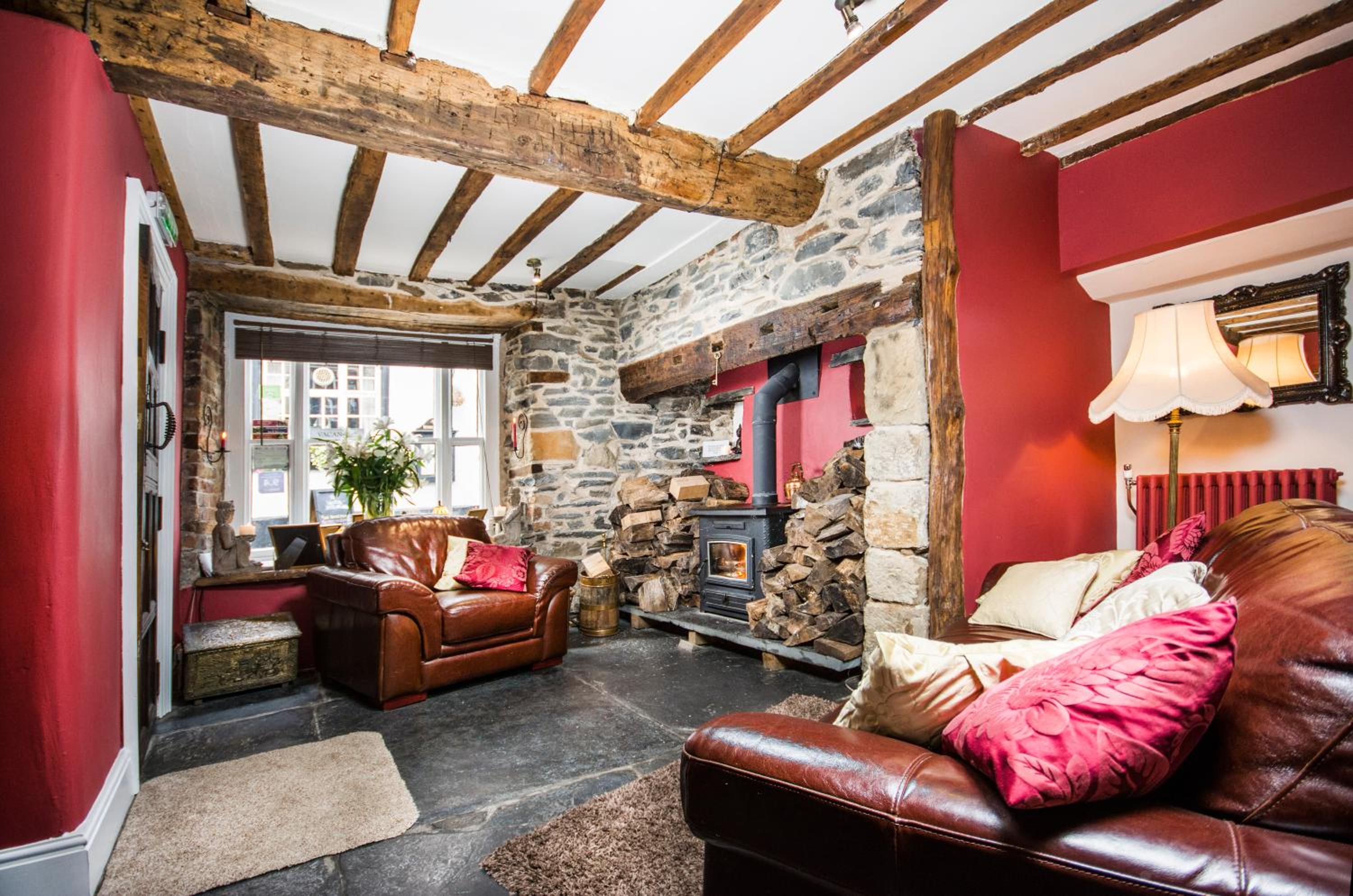 Self Catering Accommodation, Cornerstones, 16th Century Luxury House overlooking the River