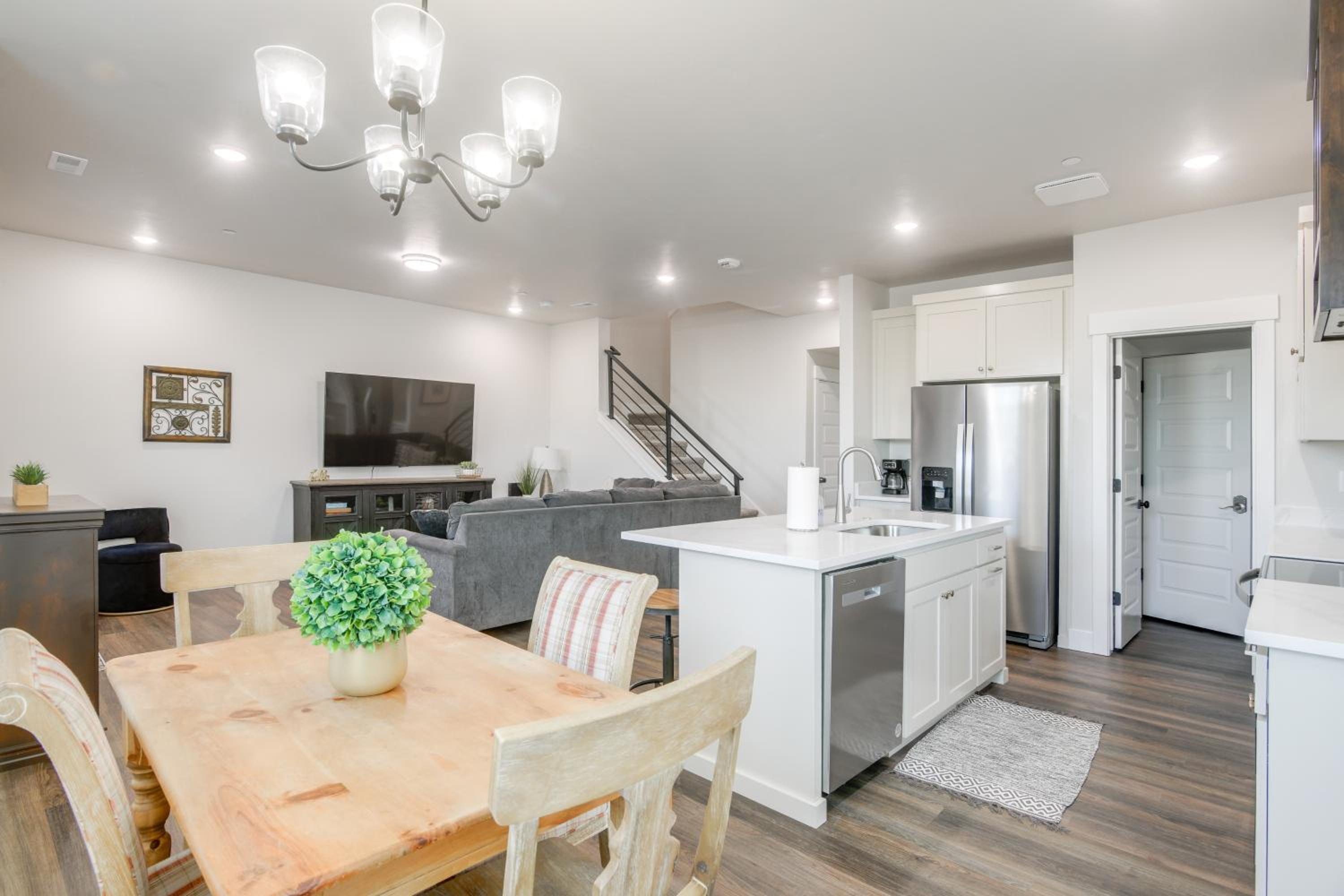 2 Mi to Hospitals Newly Built Idaho Falls Retreat