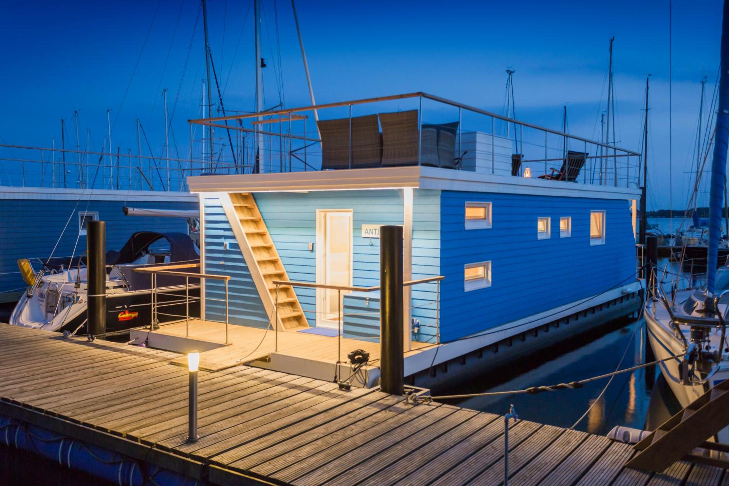 Ferienhaus auf dem Wasser - Hausboot Antje Frieda