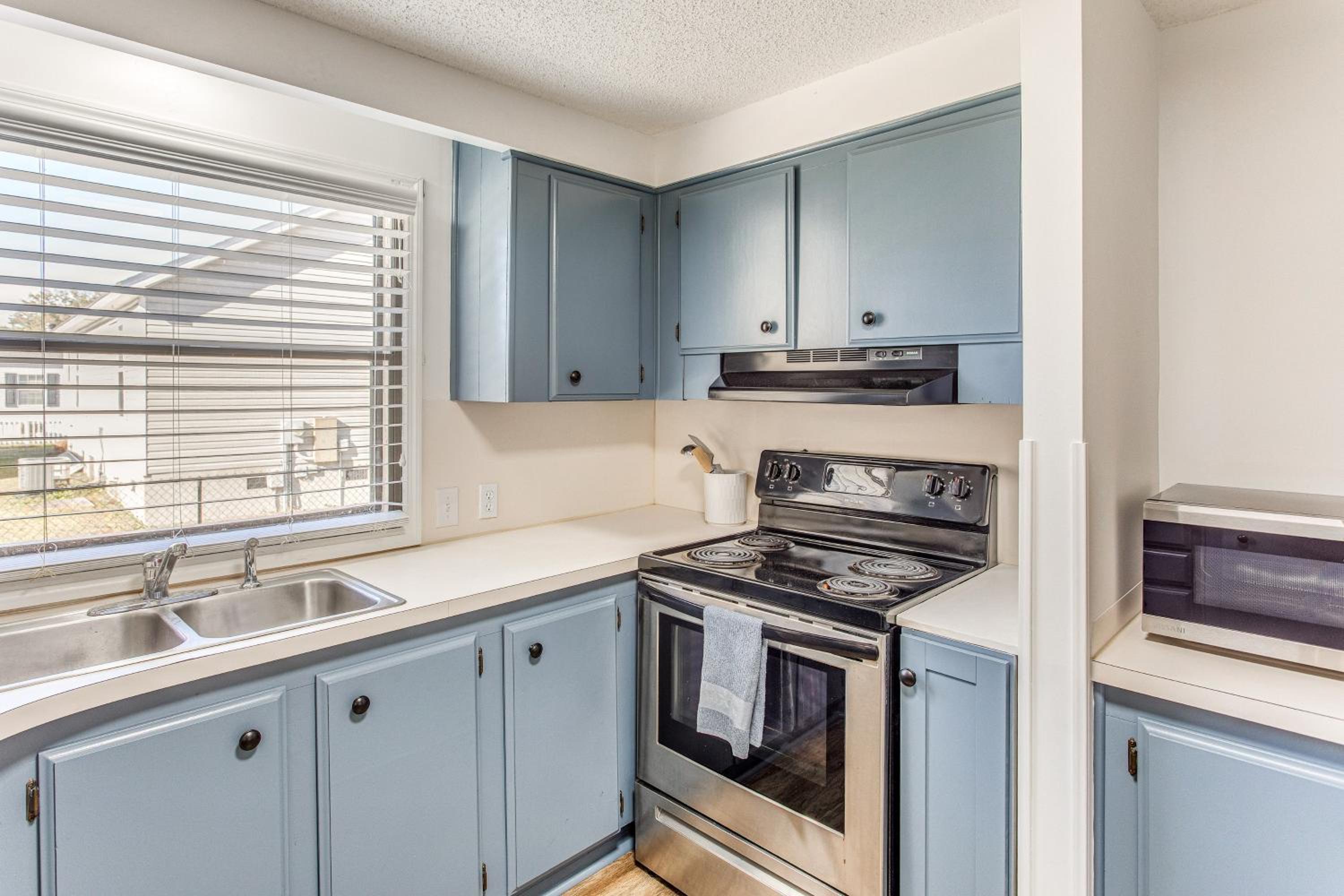 Walk to Beach! Dog-Friendly Home in Murrells Inlet
