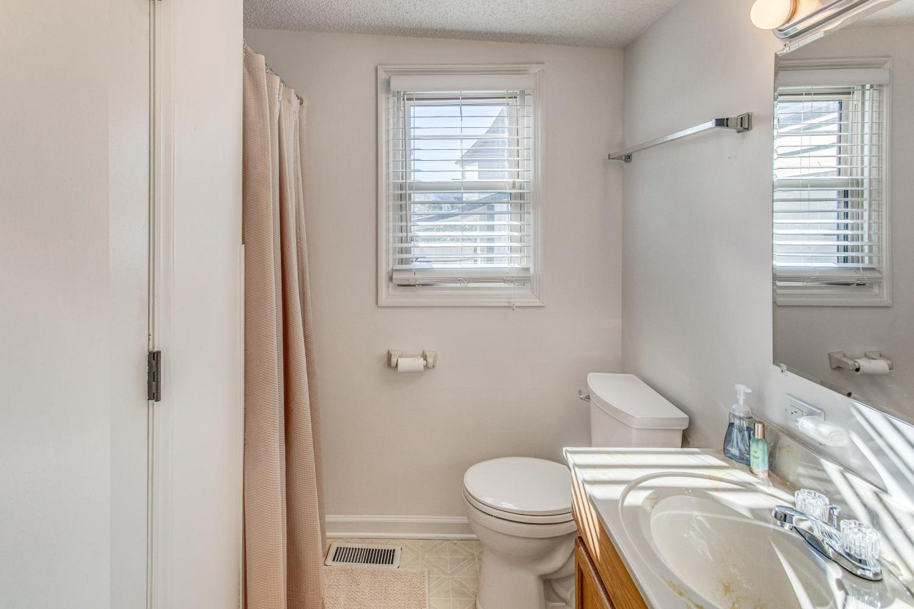 Walk to Beach! Dog-Friendly Home in Murrells Inlet
