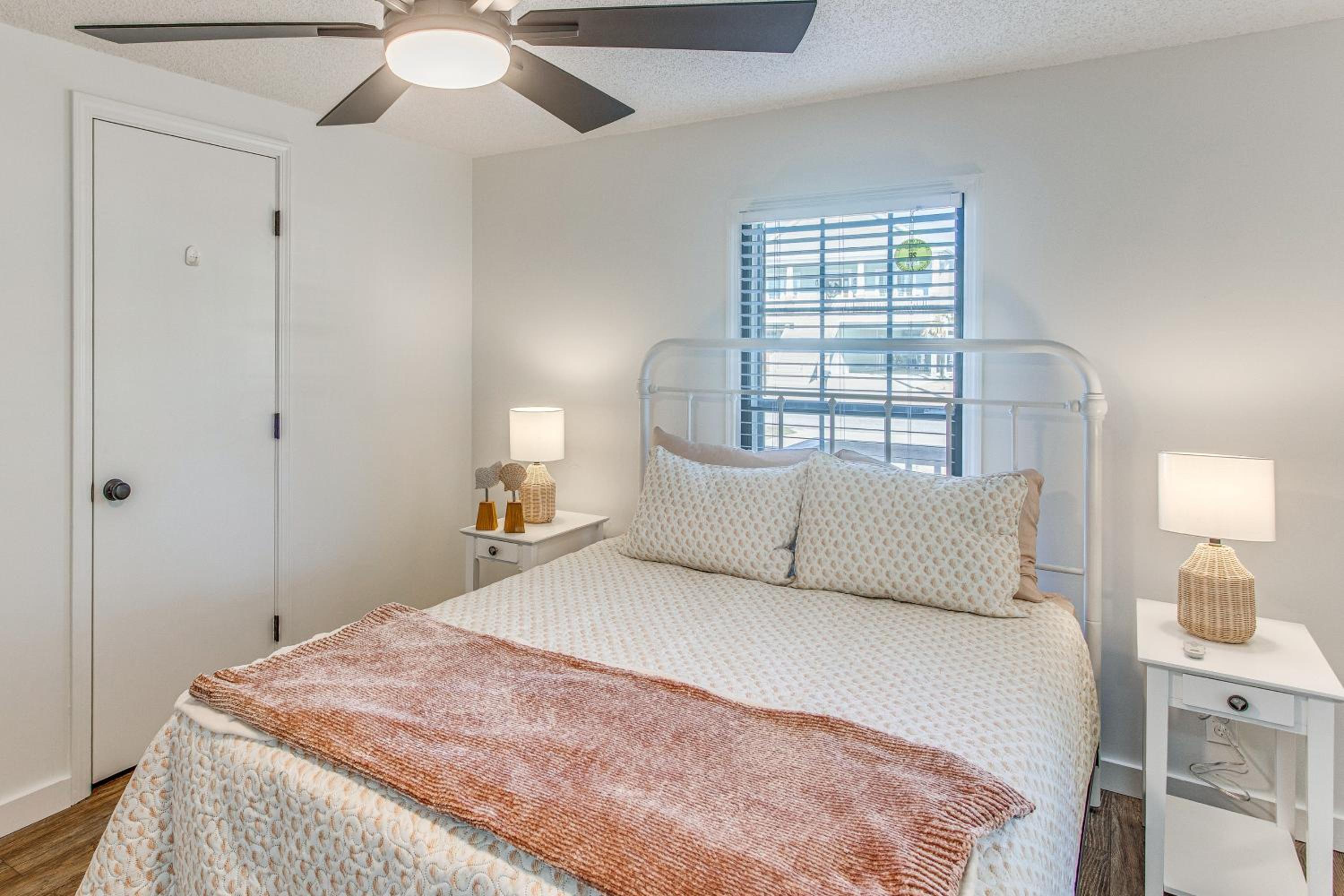 Walk to Beach! Dog-Friendly Home in Murrells Inlet