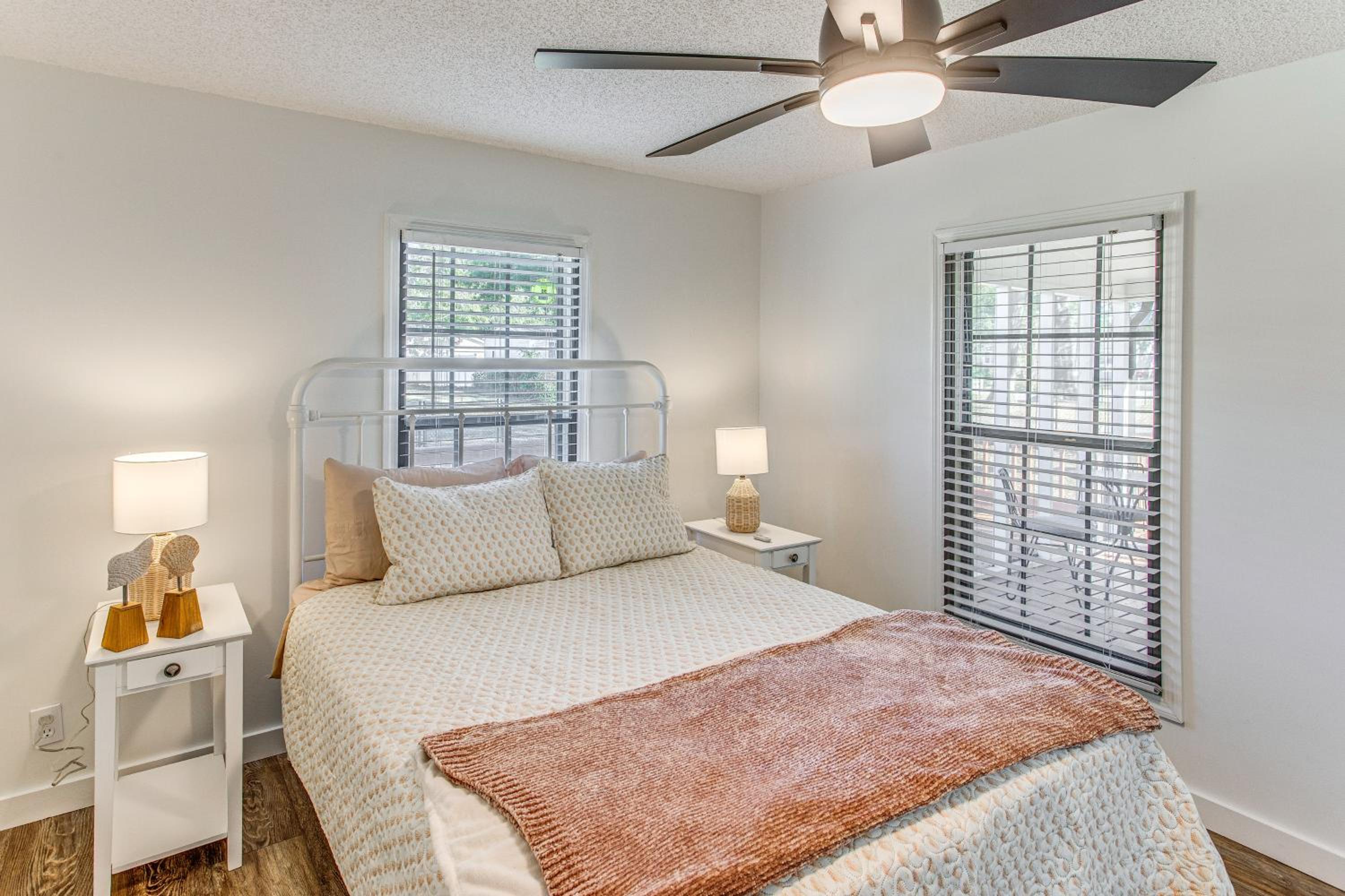Walk to Beach! Dog-Friendly Home in Murrells Inlet