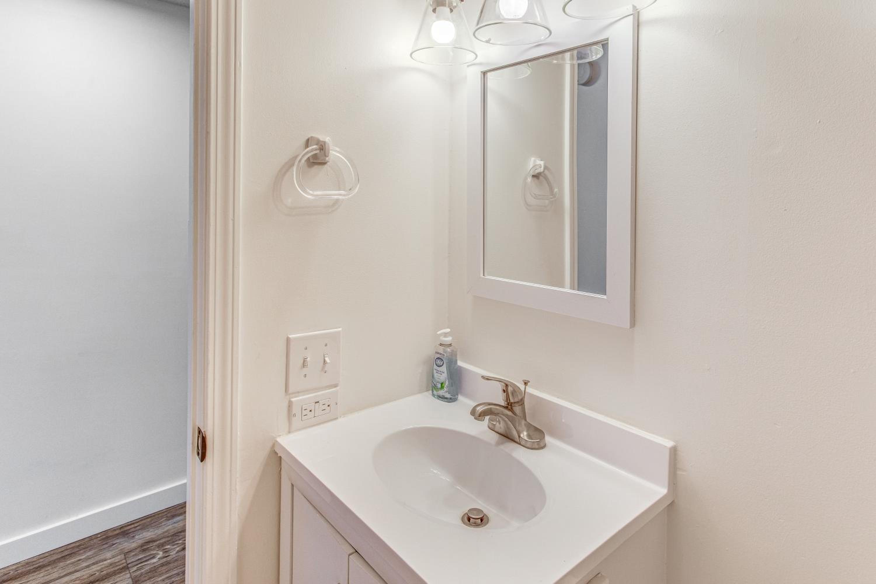Walk to Beach! Dog-Friendly Home in Murrells Inlet