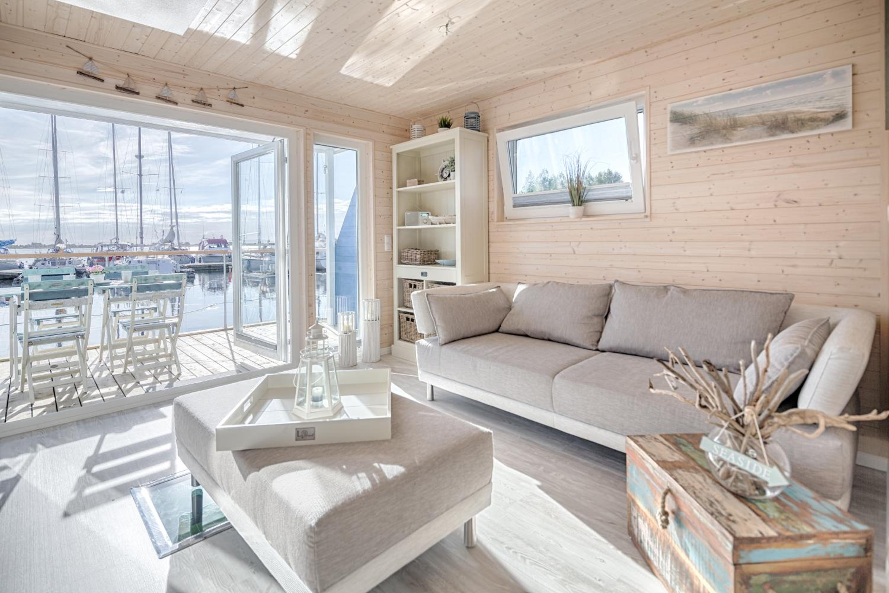 Ferienhaus auf dem Wasser - Hausboot Antje Frieda