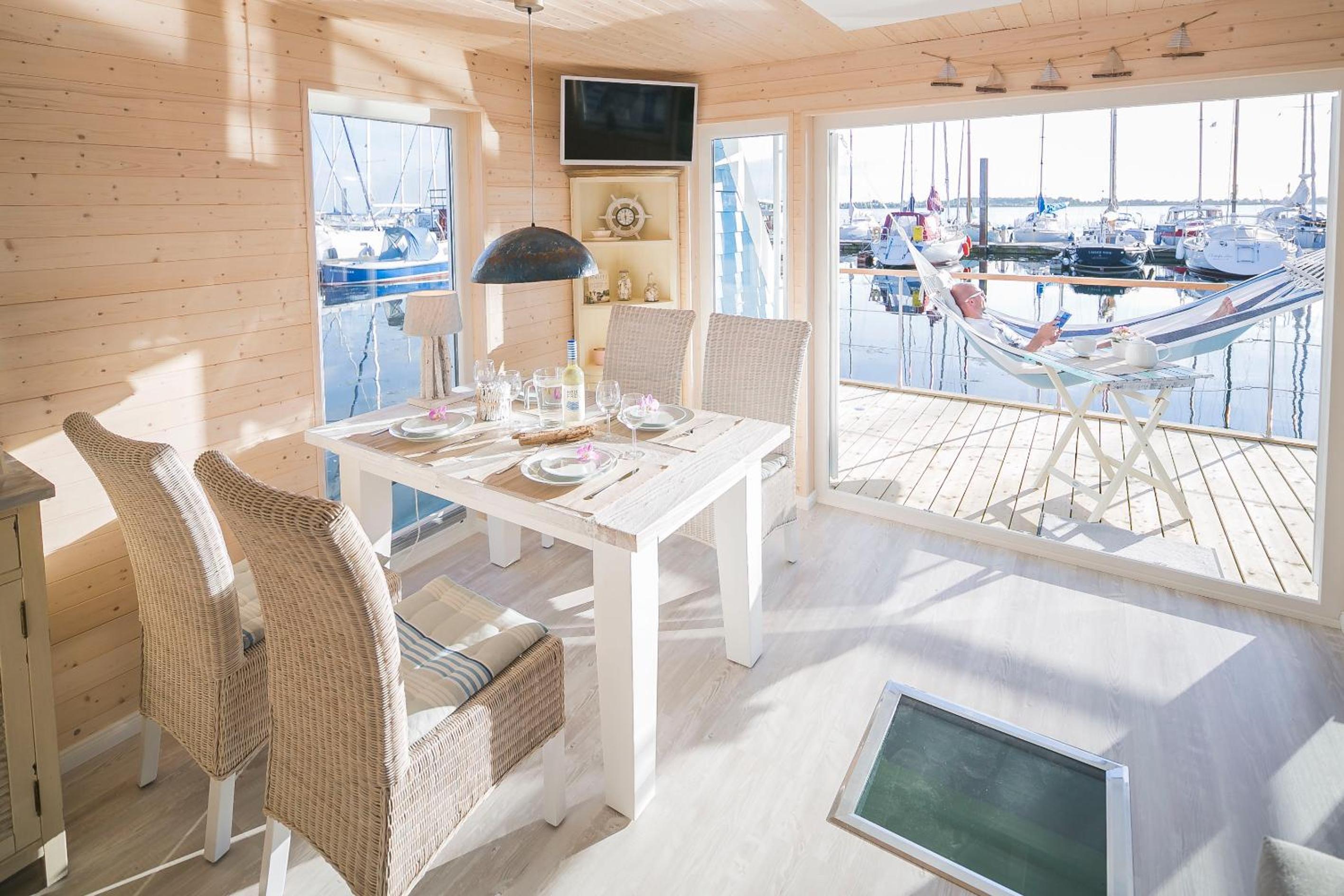 Ferienhaus auf dem Wasser - Hausboot Antje Frieda