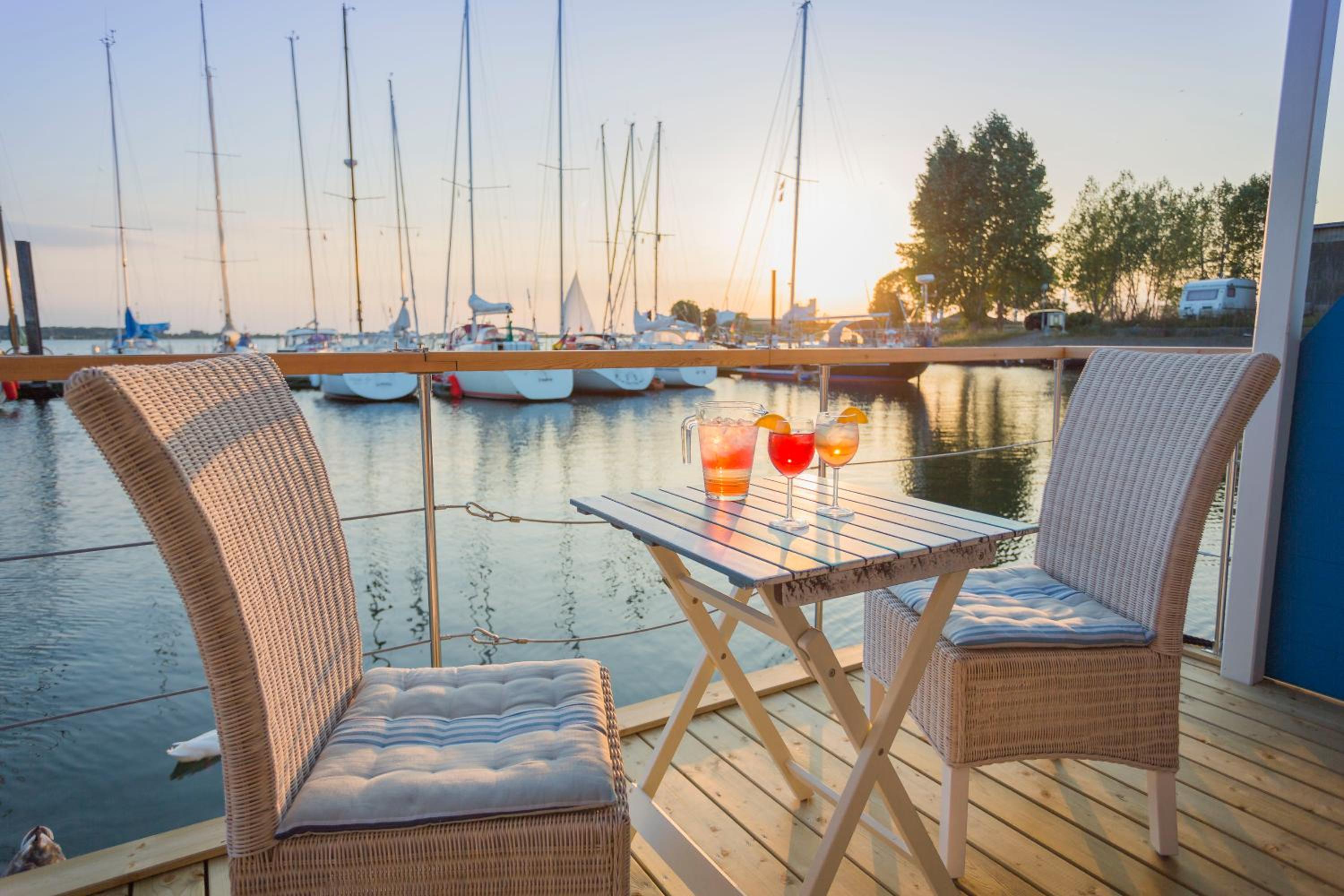 Ferienhaus auf dem Wasser - Hausboot Antje Frieda