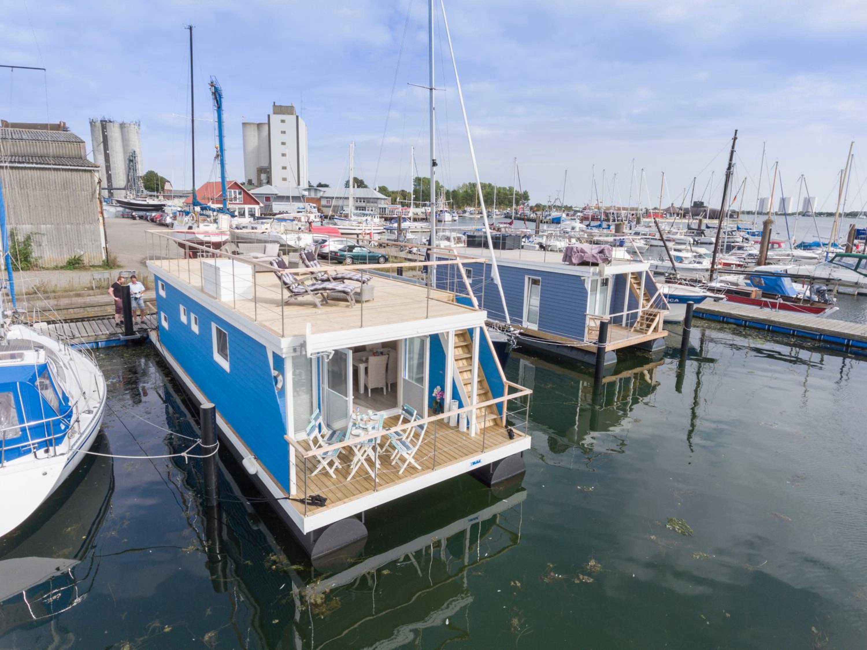Ferienhaus auf dem Wasser - Hausboot Antje Frieda