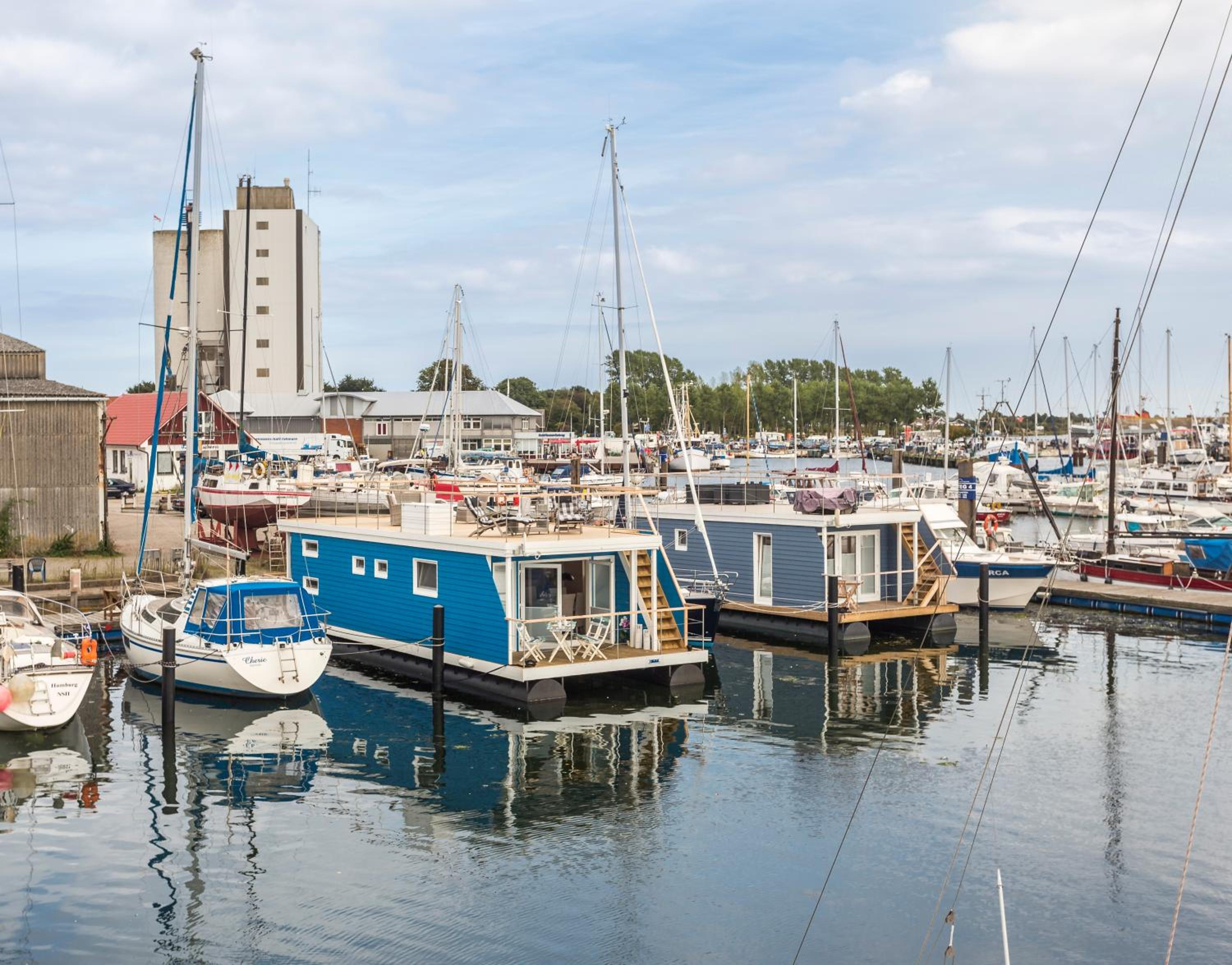 Ferienhaus auf dem Wasser - Hausboot Antje Frieda