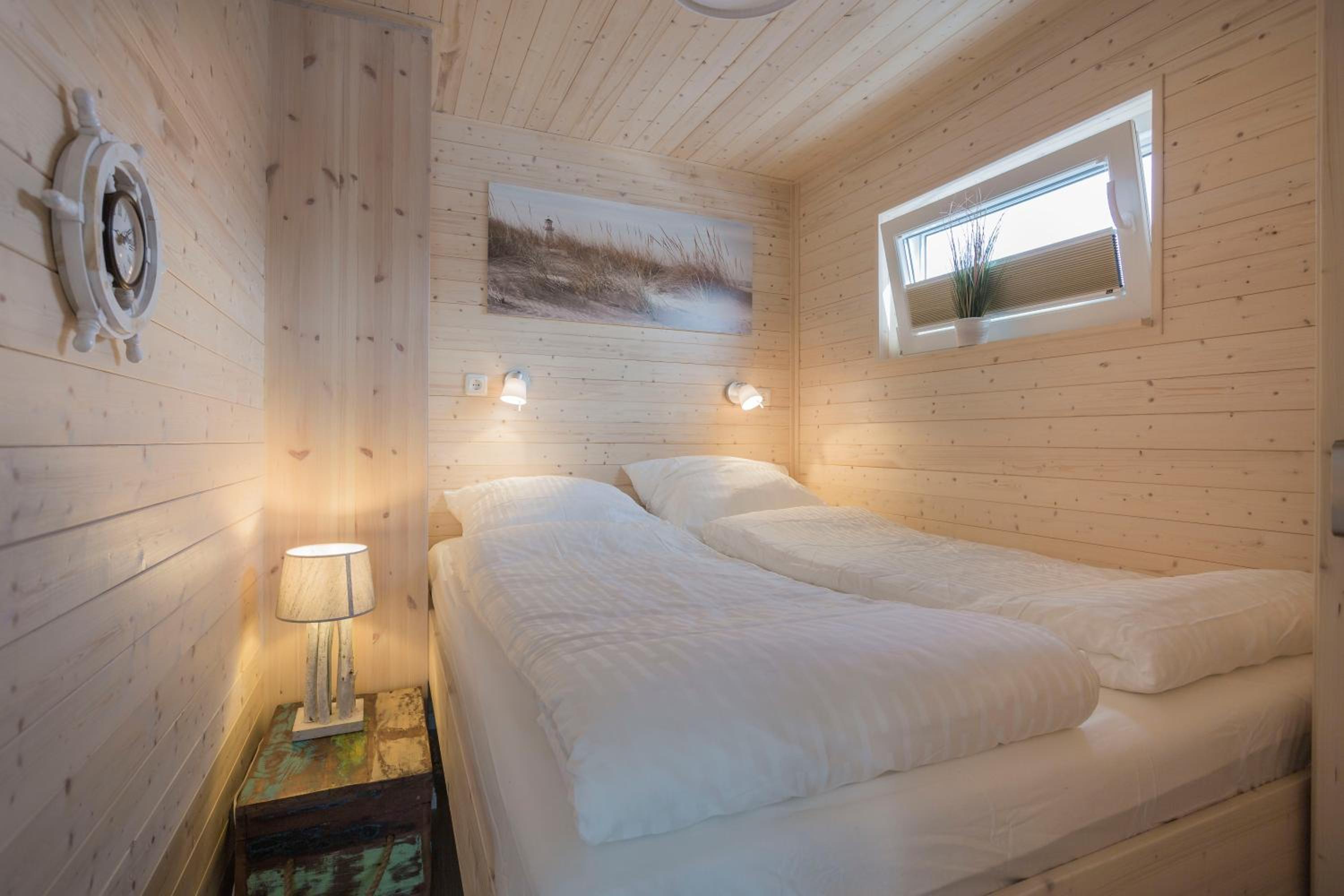 Ferienhaus auf dem Wasser - Hausboot Antje Frieda