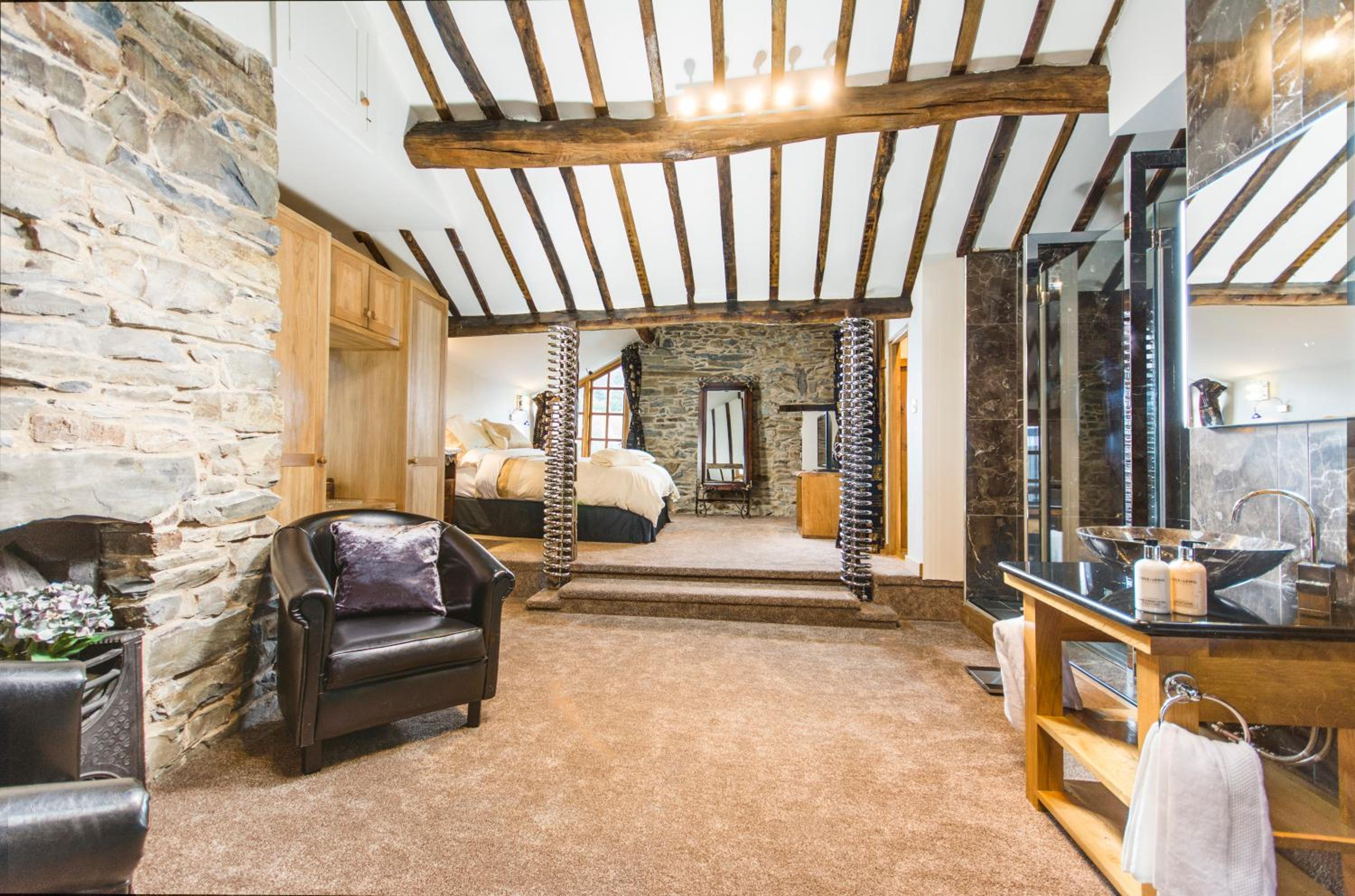Self Catering Accommodation, Cornerstones, 16th Century Luxury House overlooking the River