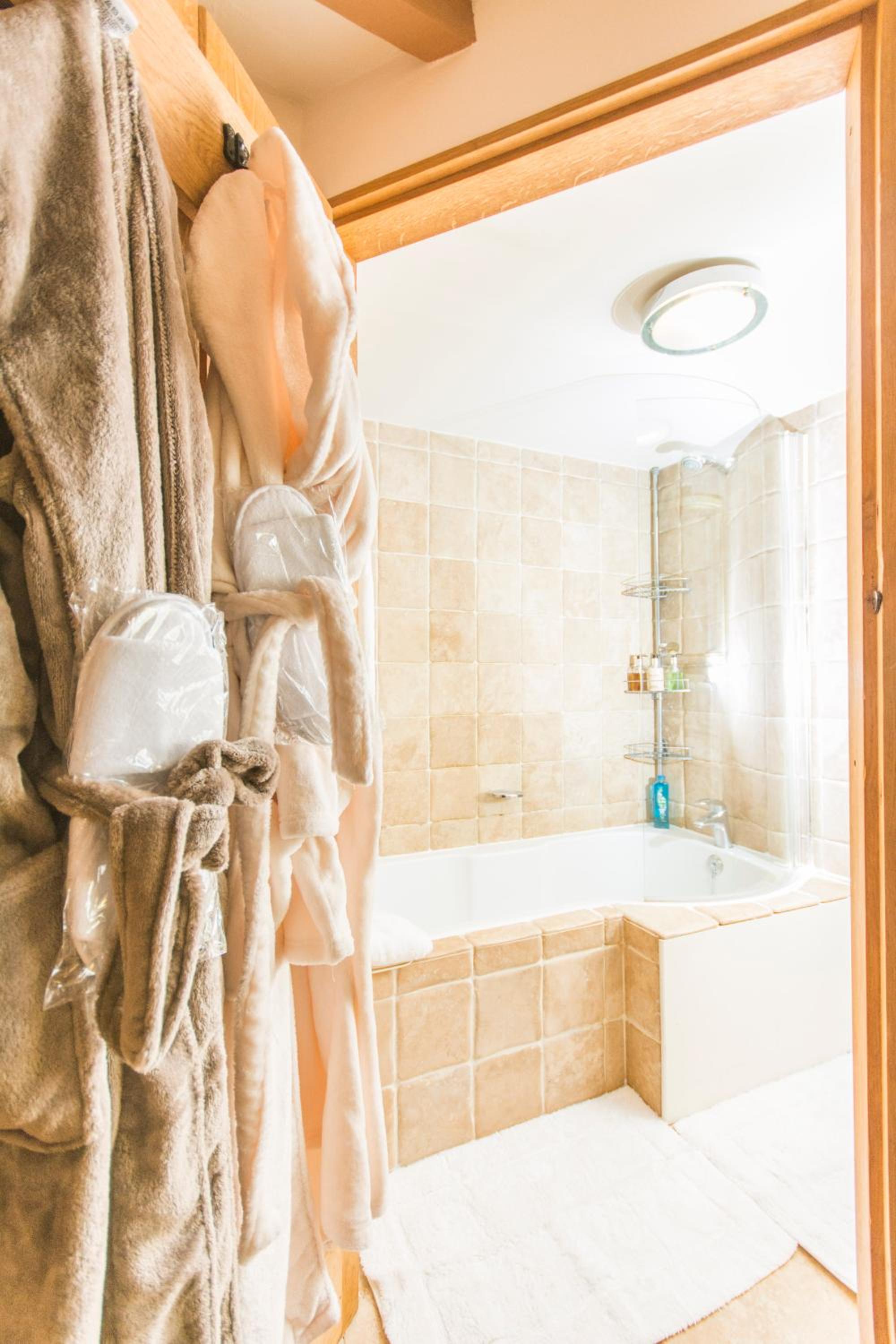 Self Catering Accommodation, Cornerstones, 16th Century Luxury House overlooking the River