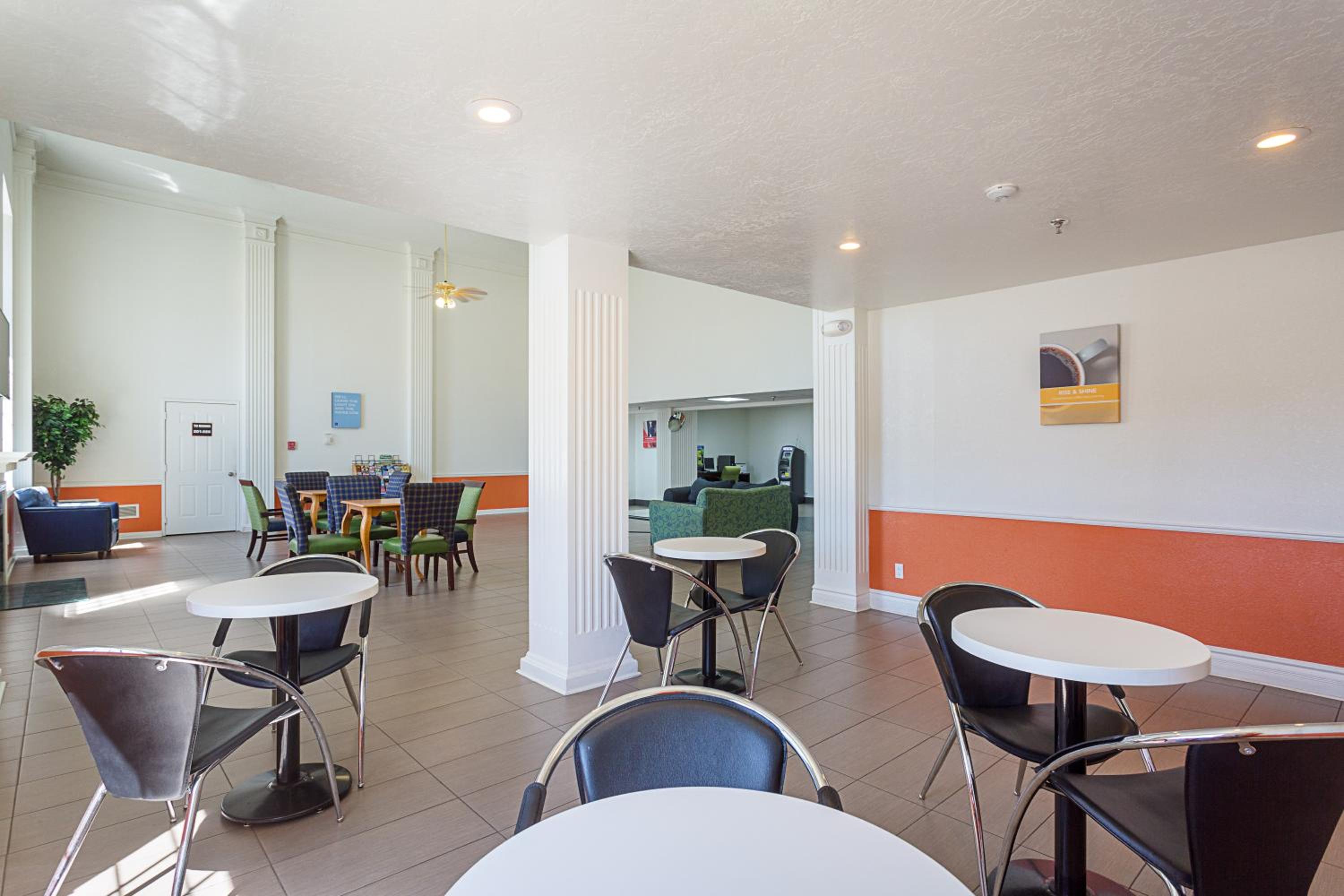 Williams Vacations - Motel 6-Williams, AZ - West - Grand Canyon - Property Image 2
