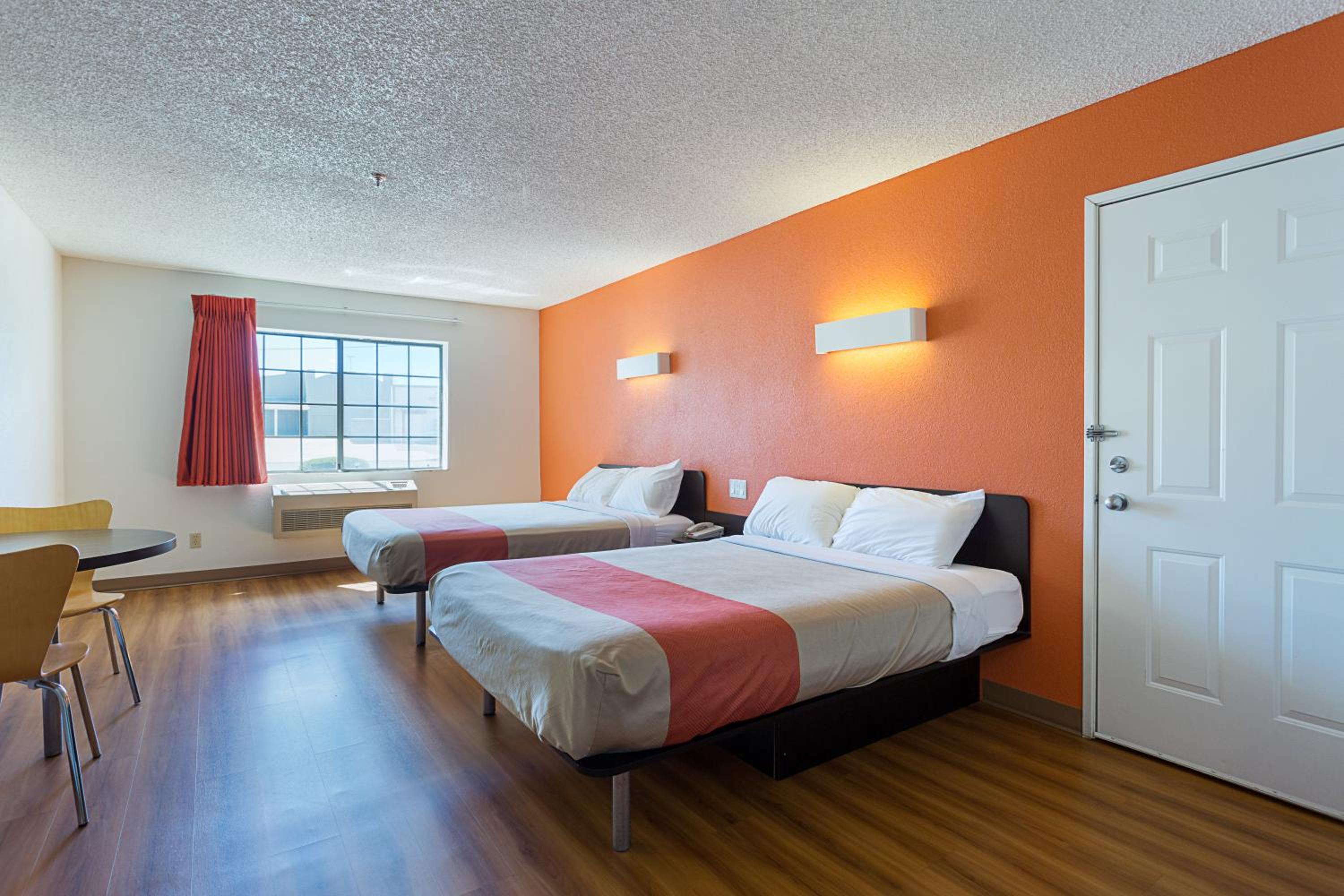 Williams Vacations - Motel 6-Williams, AZ - West - Grand Canyon - Property Image 8