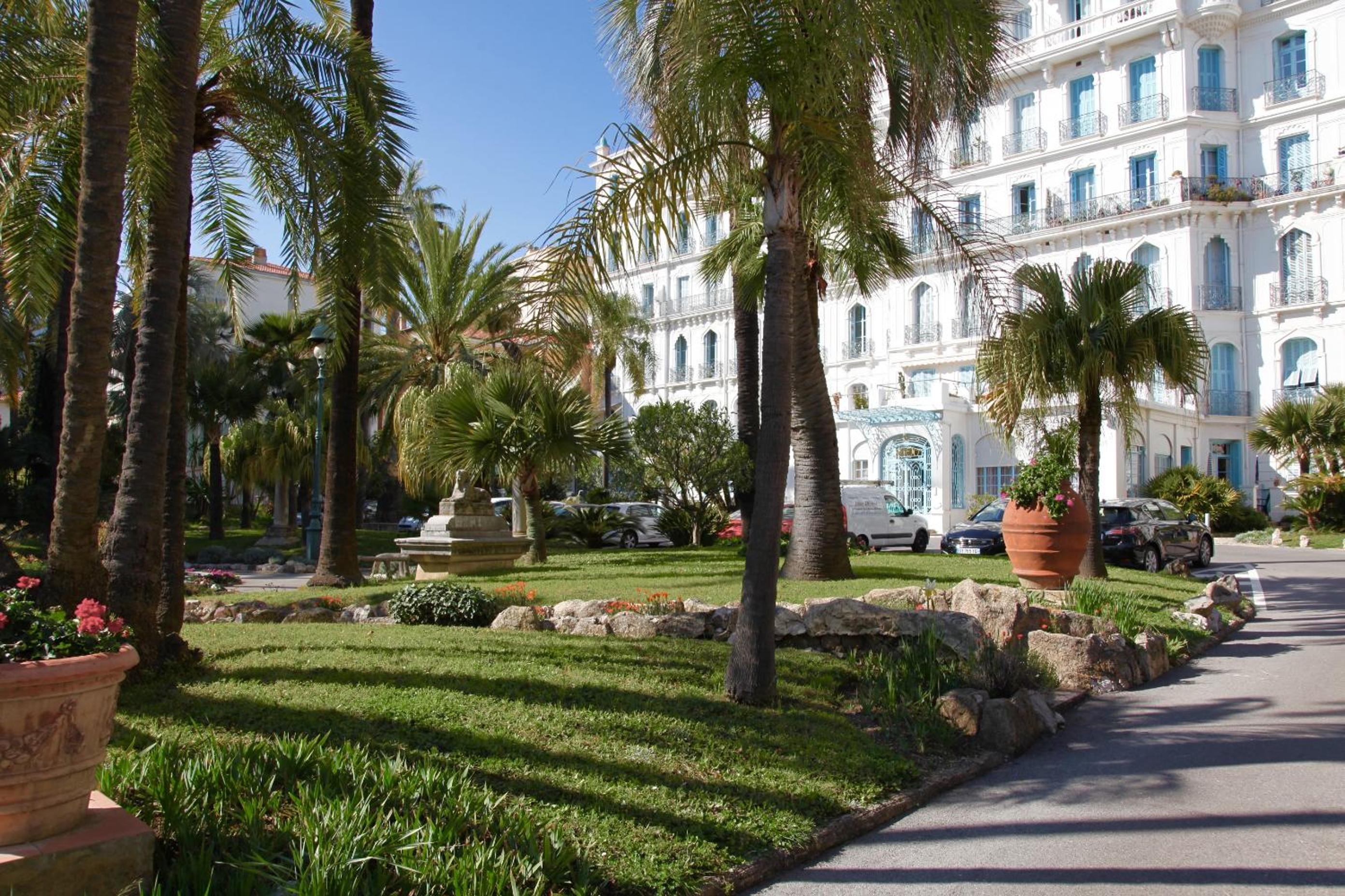 L'Orient Palace Apartments