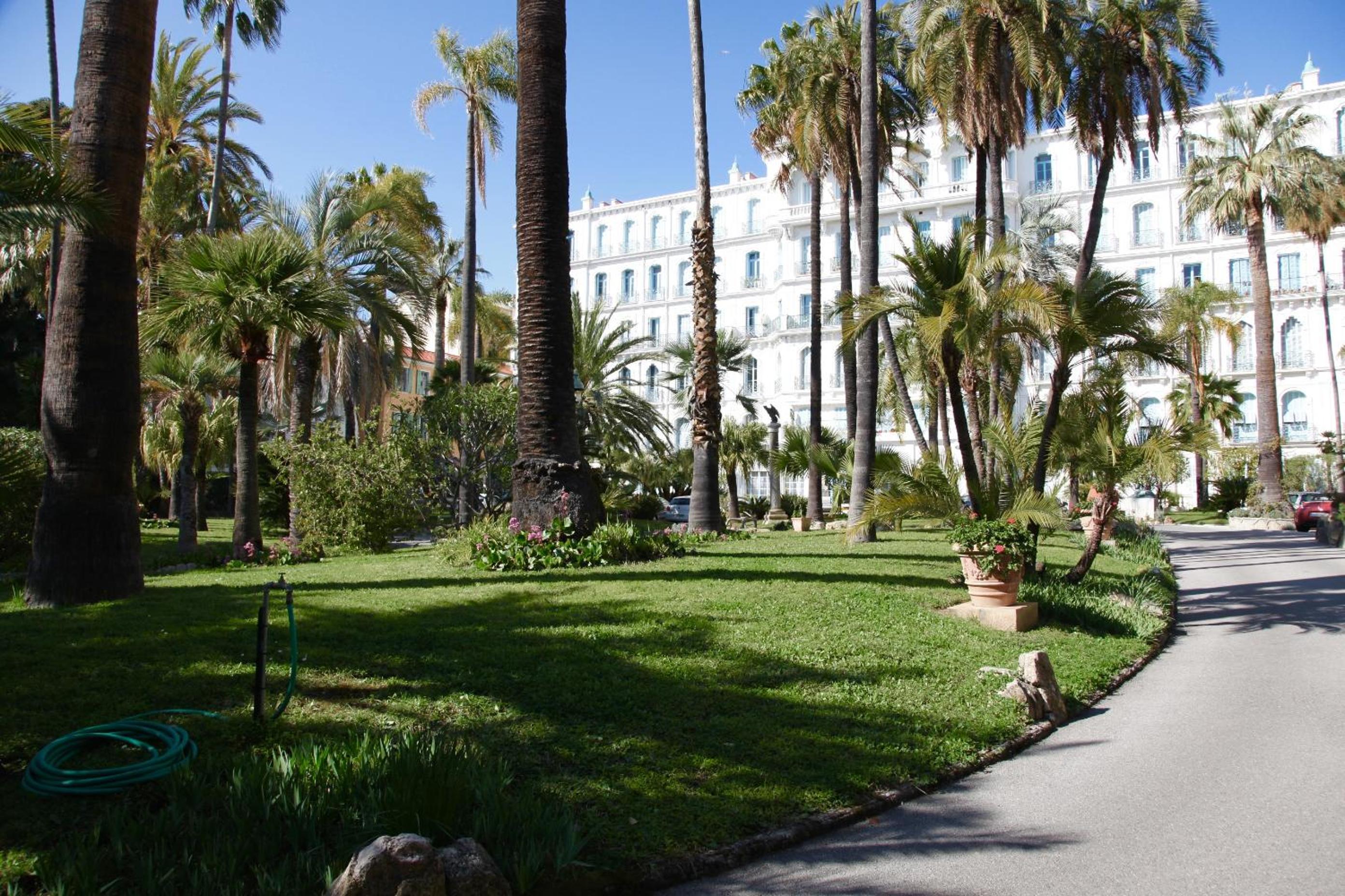 L'Orient Palace Apartments