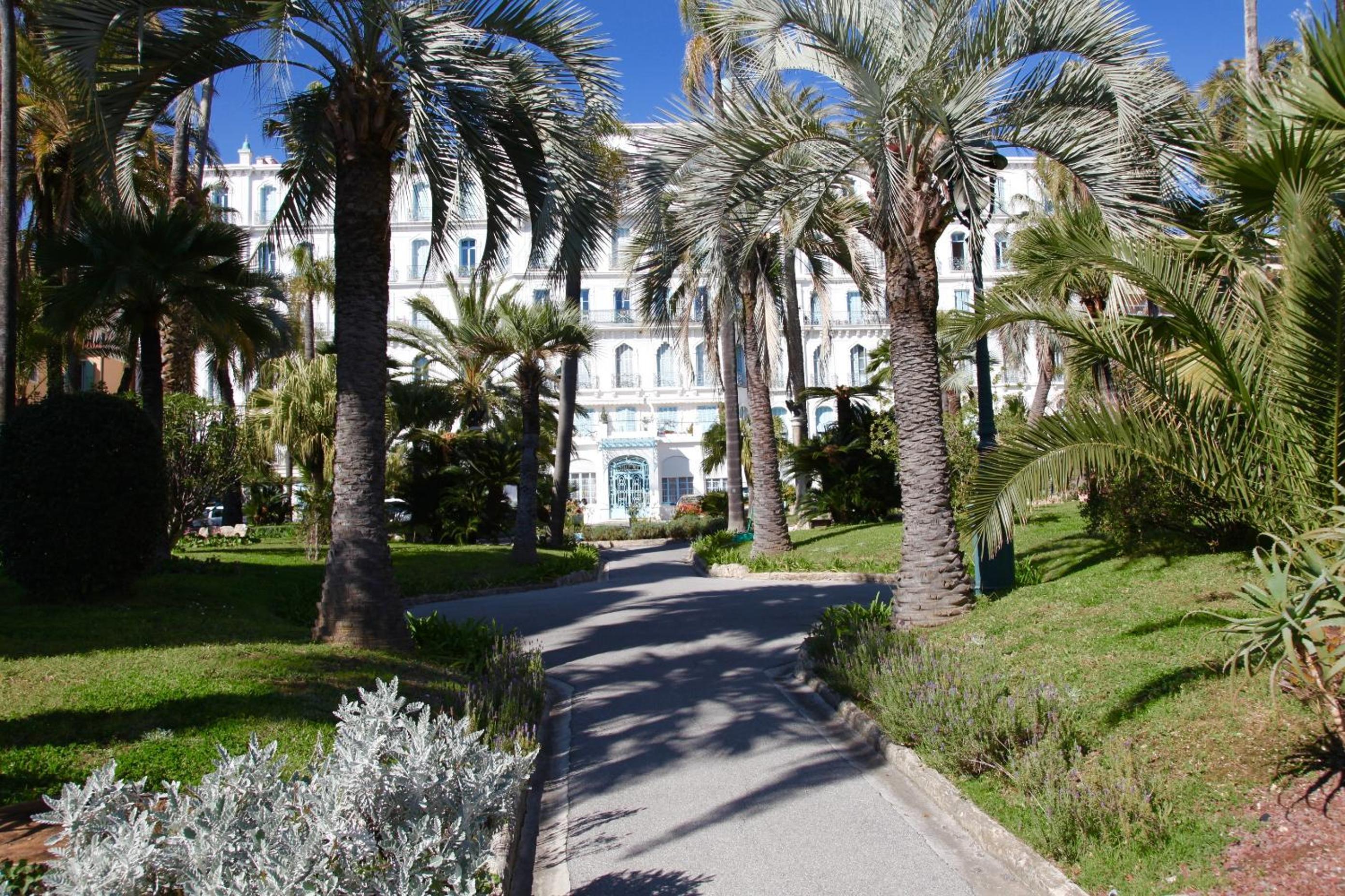 L'Orient Palace Apartments