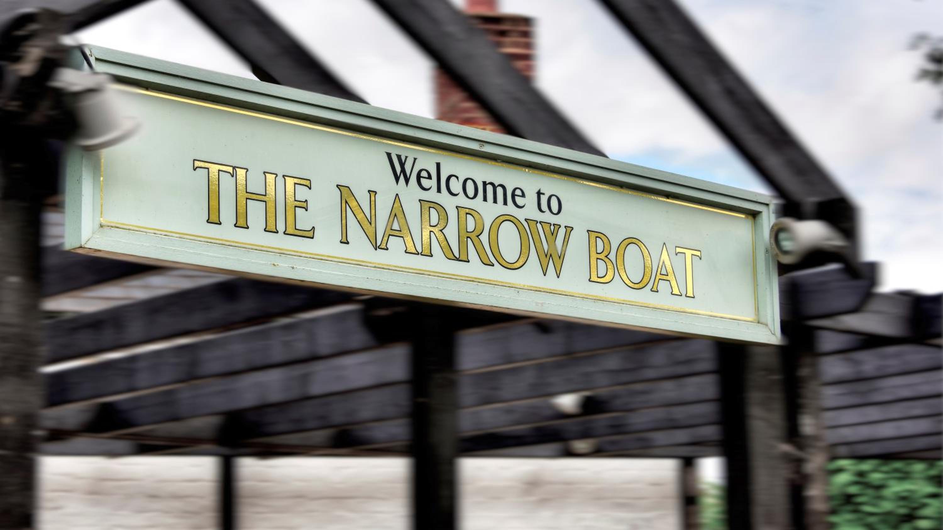 Narrowboat at Weedon