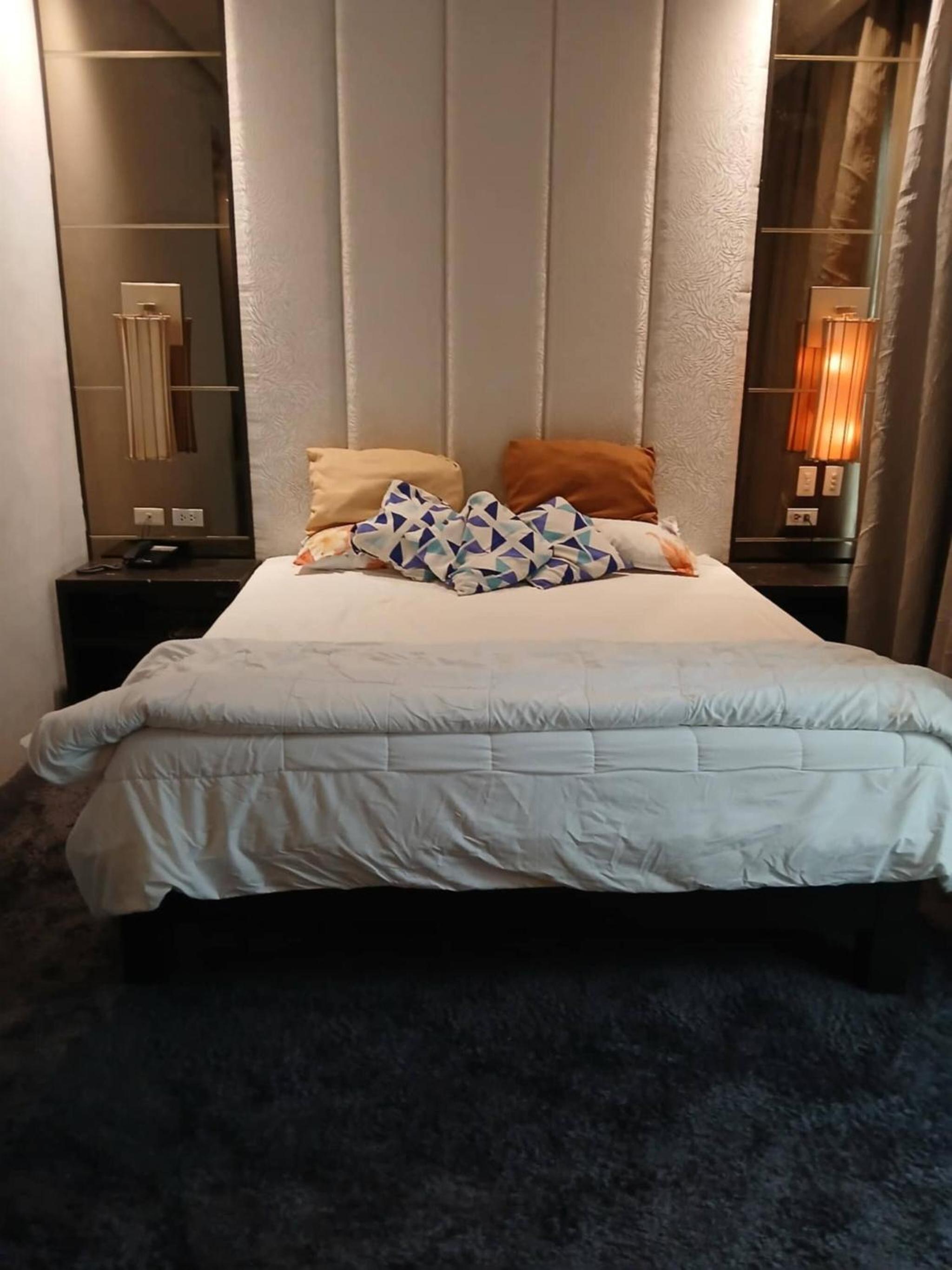 100m to walking st, clubs ,bars restaurants, 2 portable air-air-conditioners,