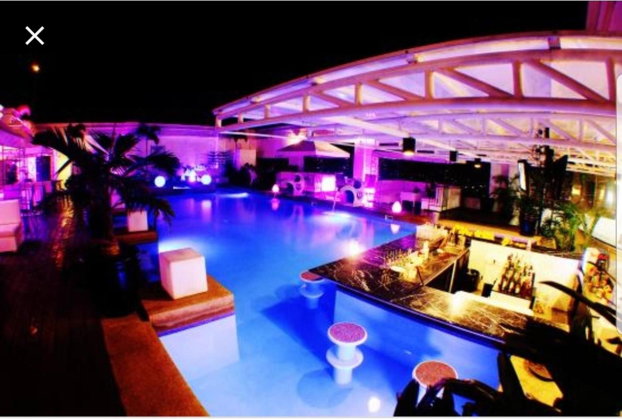 100m to walking st, clubs ,bars restaurants, 2 portable air-air-conditioners,