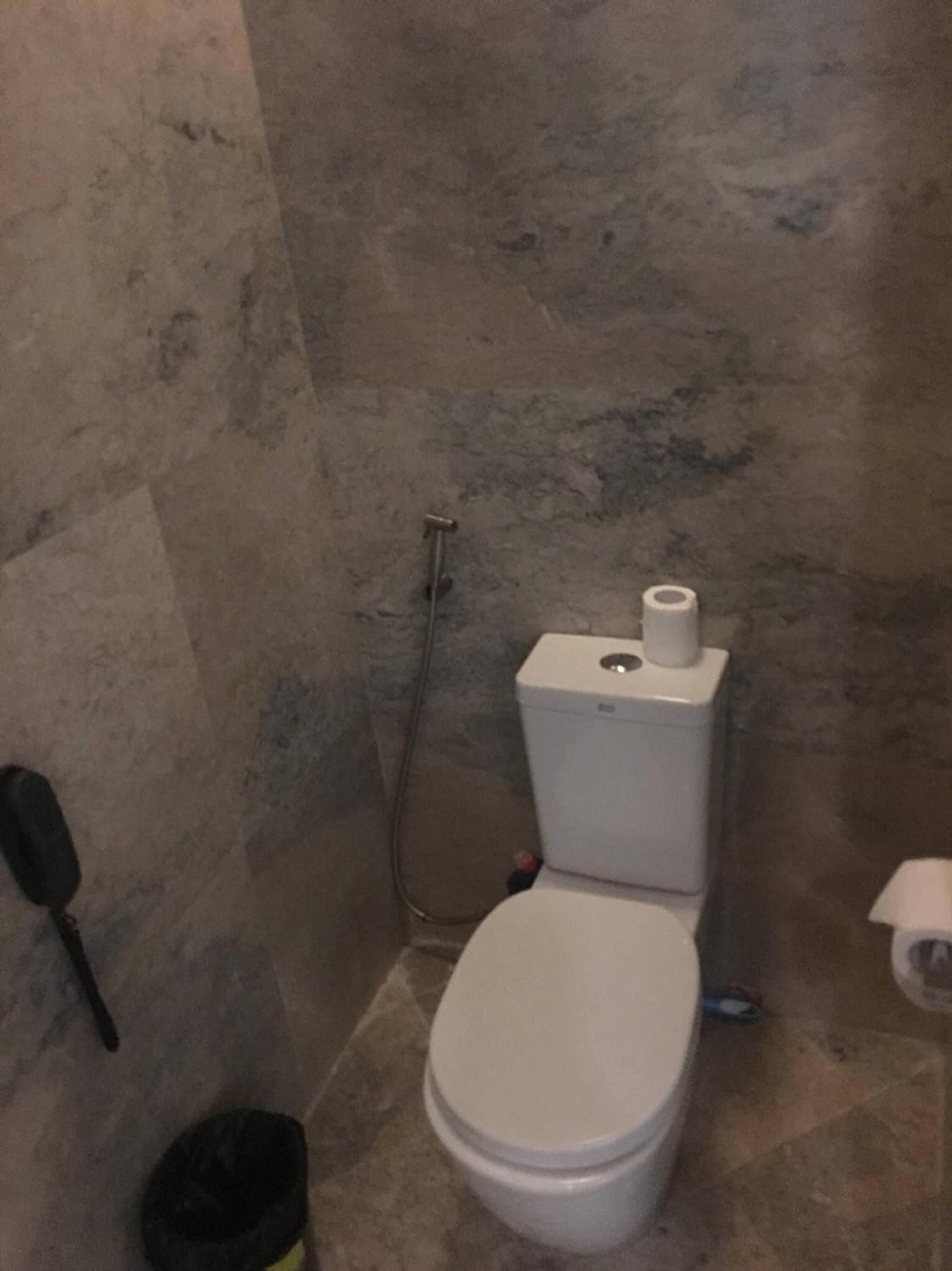 100m to walking st, clubs ,bars restaurants, 2 portable air-air-conditioners,