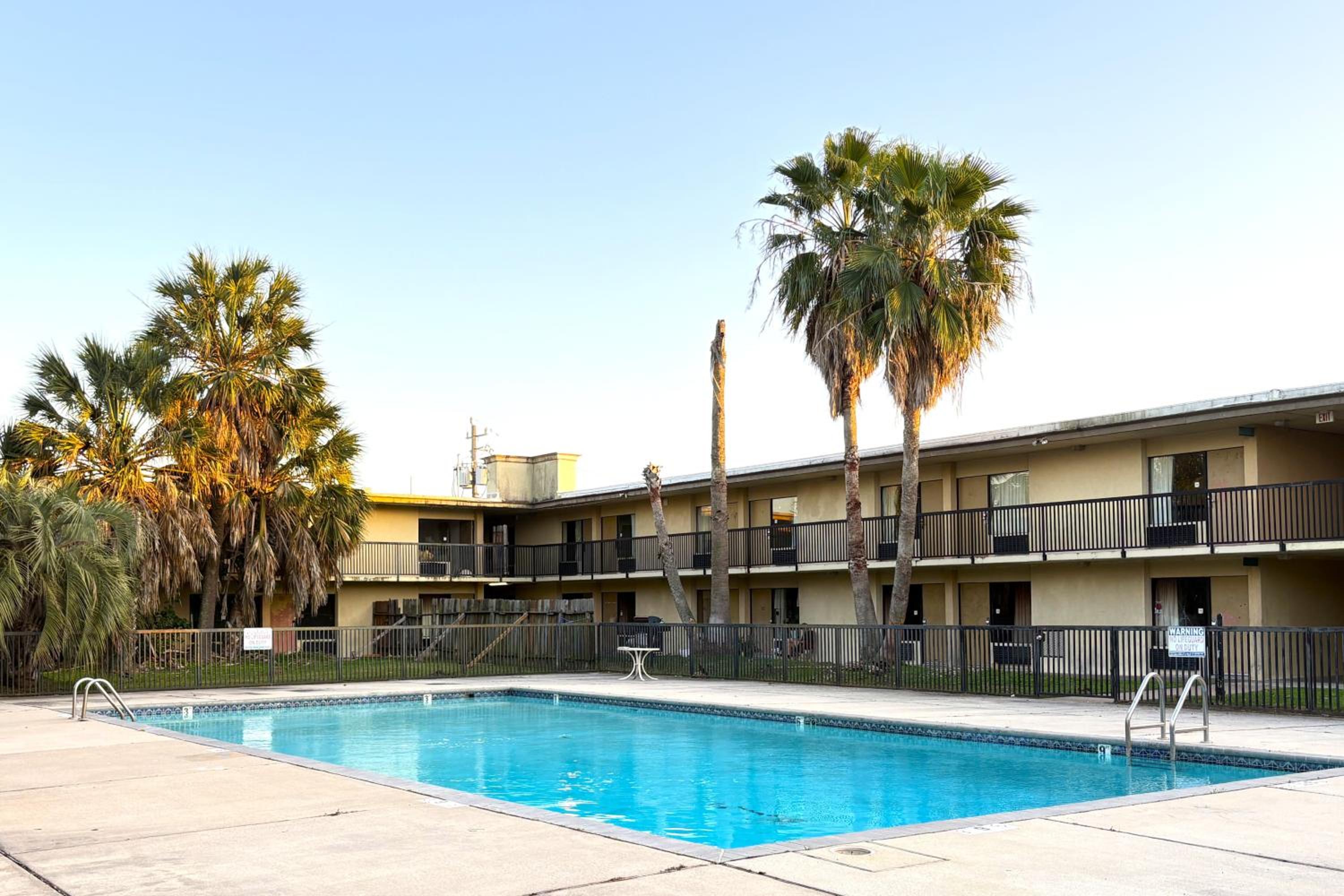 Motel 19 By Capital O Baytown I-10