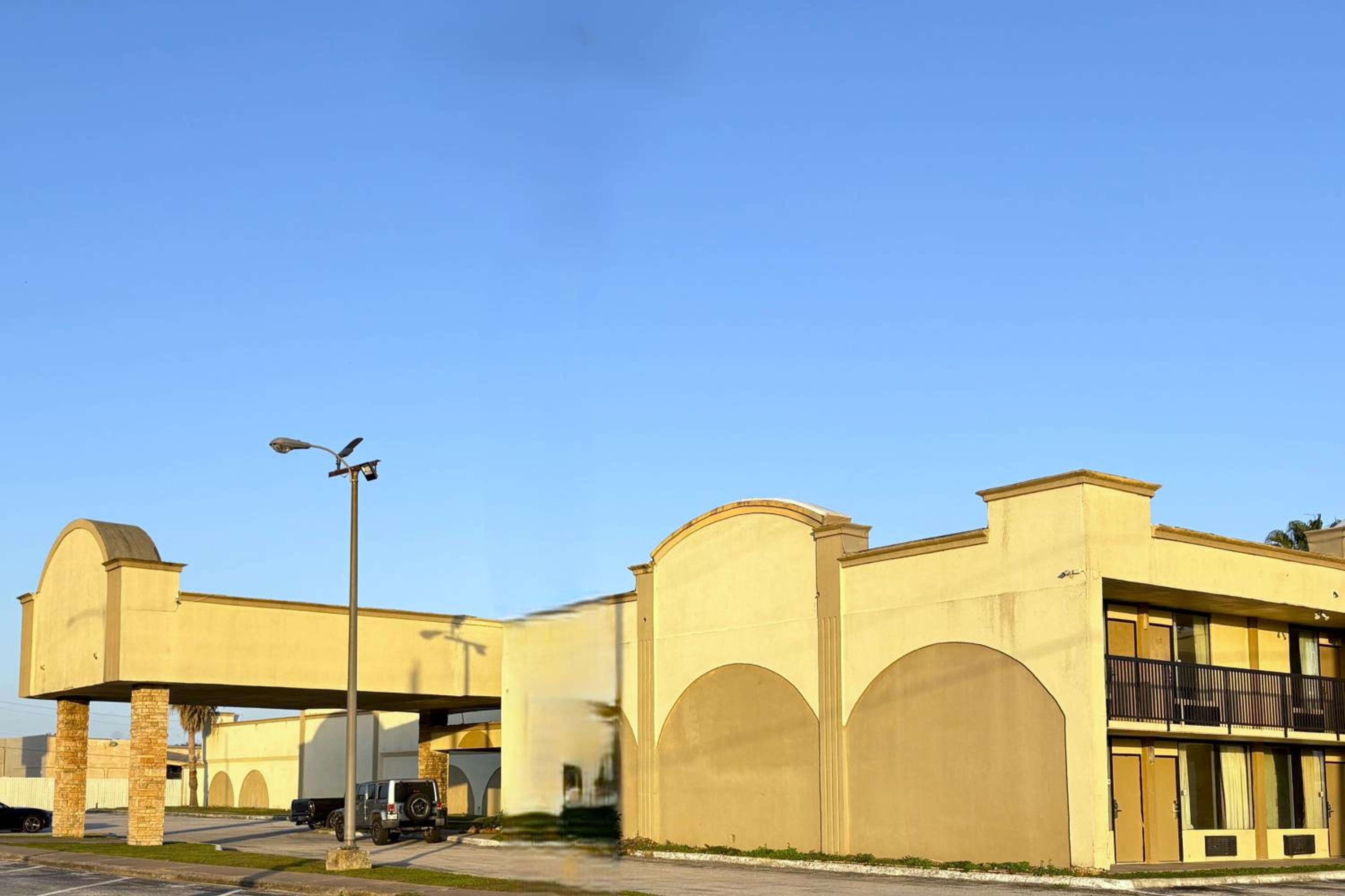 Motel 19 By Capital O Baytown I-10