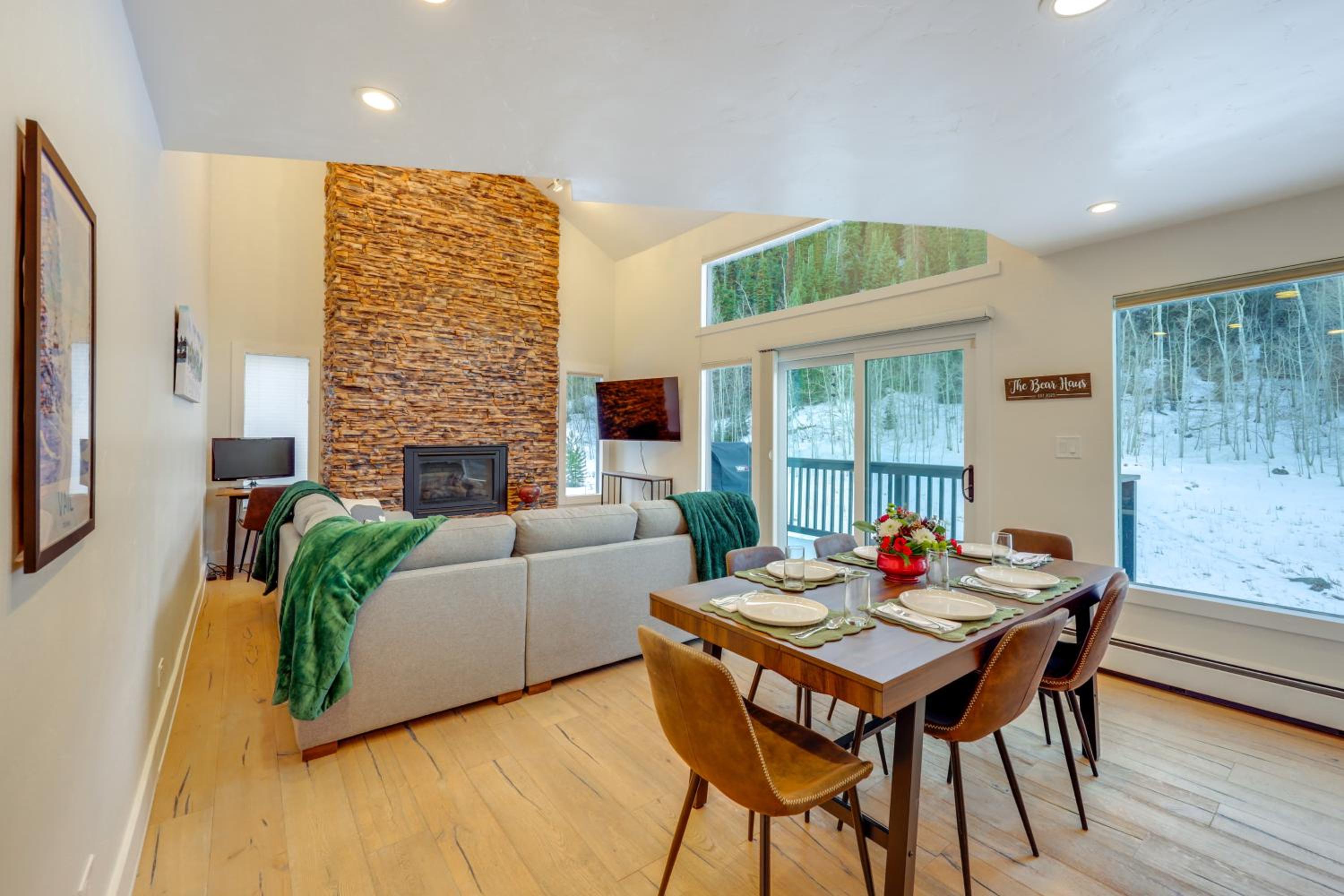 5 Mi to Vail Ski Resort! Cozy Condo with Mtn Views