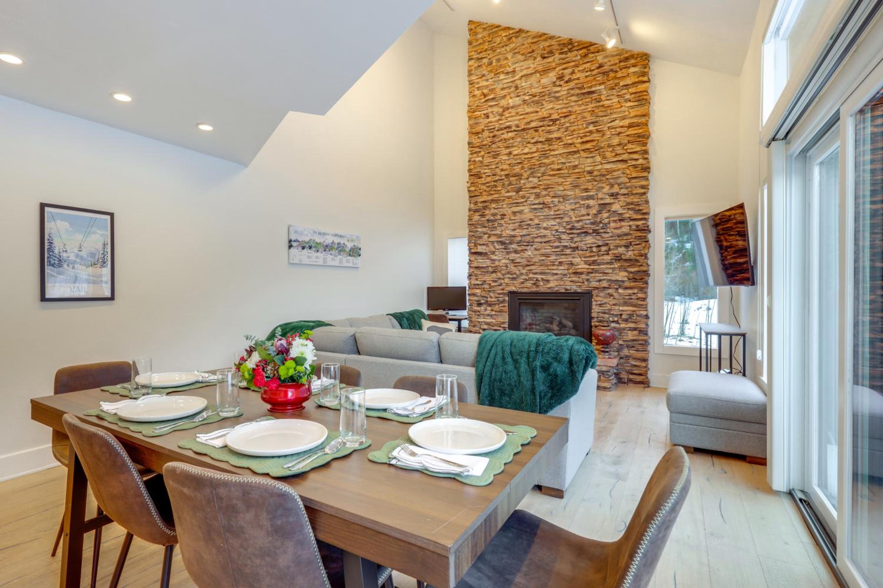 5 Mi to Vail Ski Resort! Cozy Condo with Mtn Views