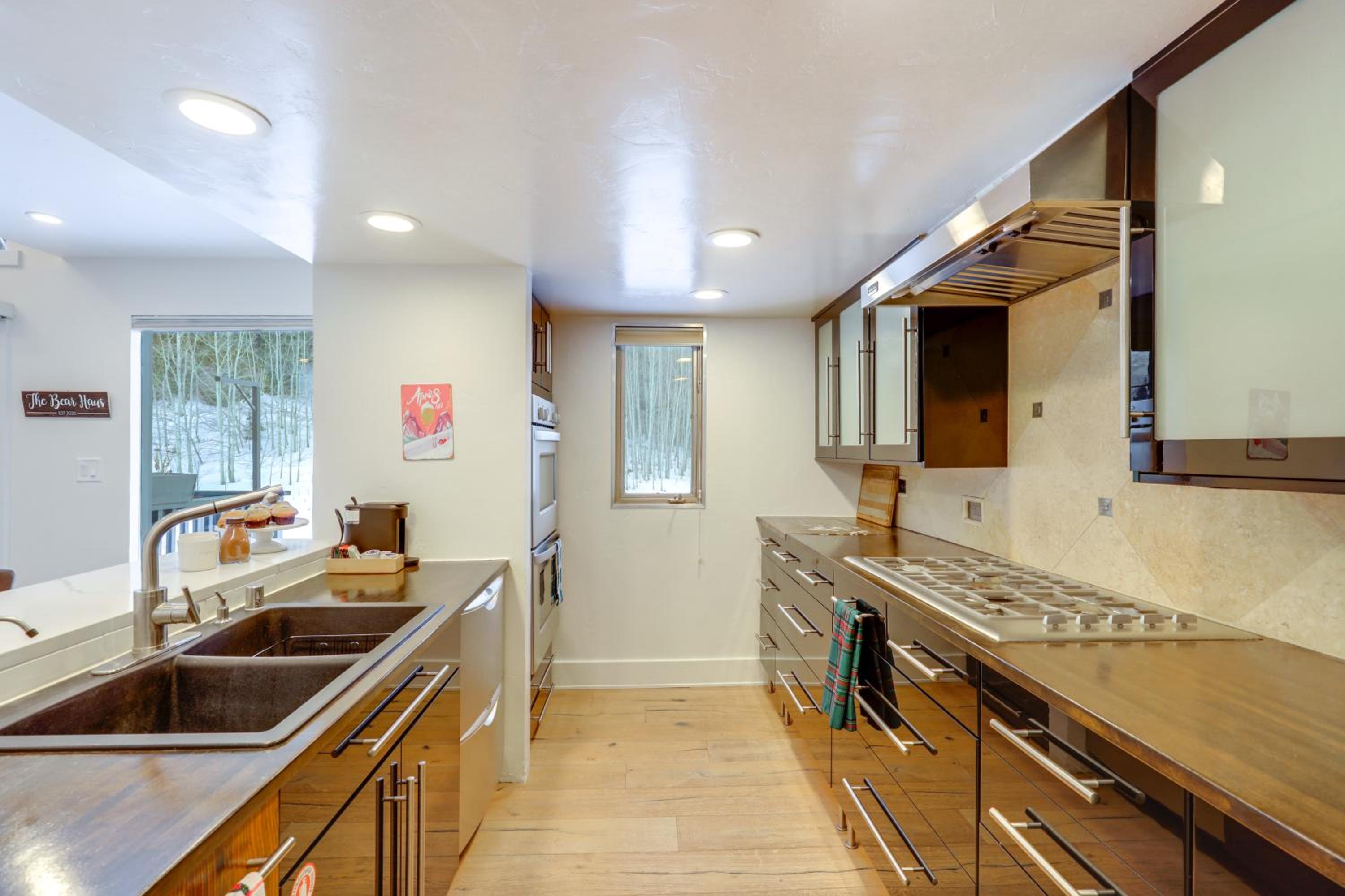 5 Mi to Vail Ski Resort! Cozy Condo with Mtn Views