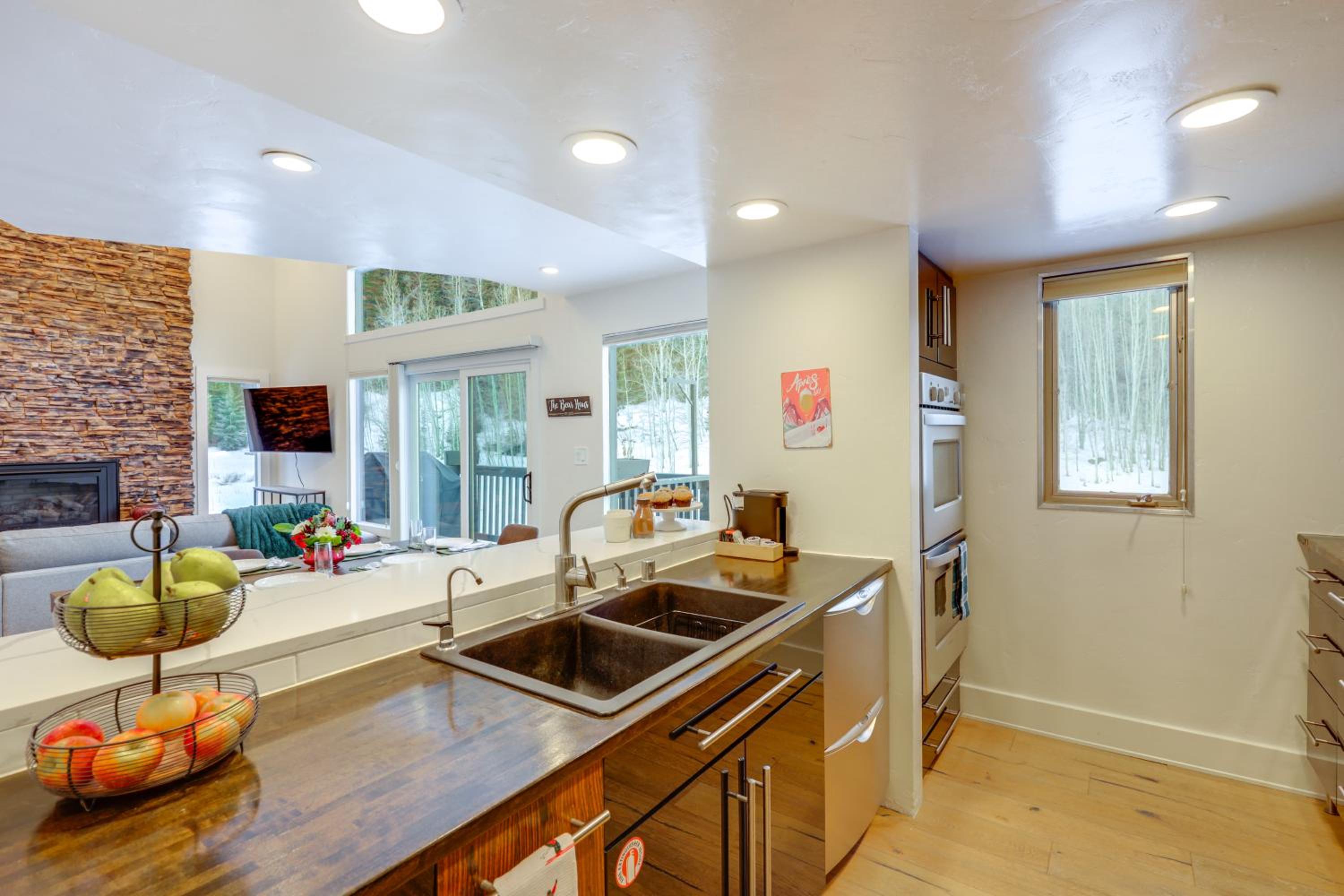 5 Mi to Vail Ski Resort! Cozy Condo with Mtn Views