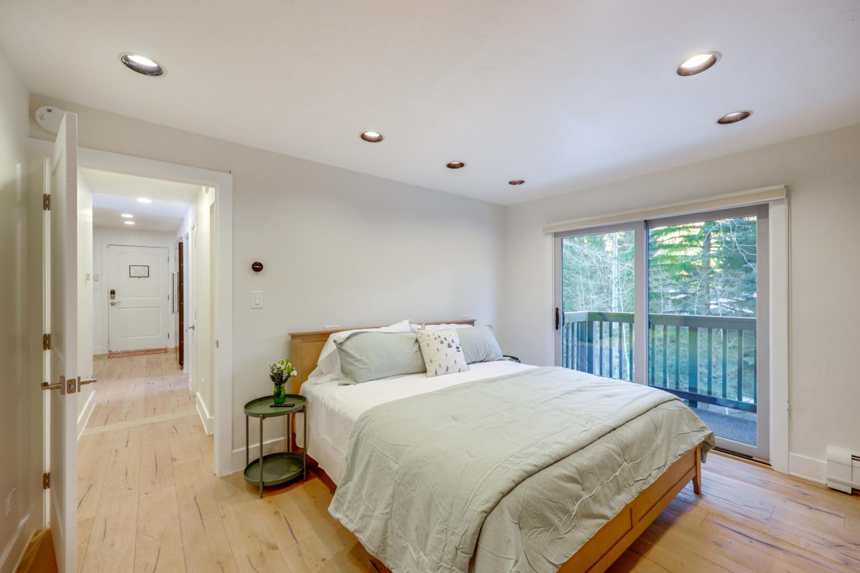 5 Mi to Vail Ski Resort! Cozy Condo with Mtn Views